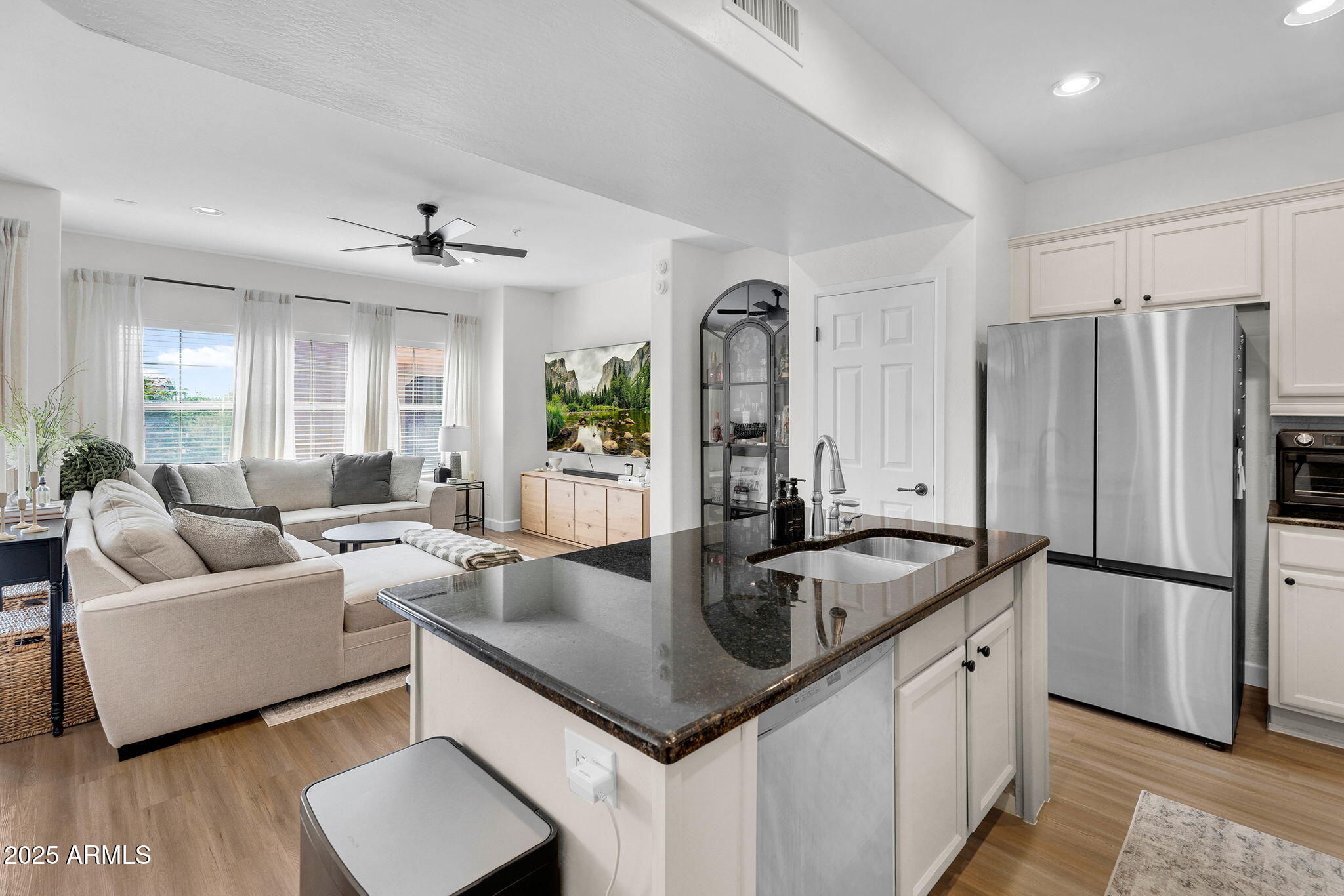 3935 E ROUGH RIDER Road 1057