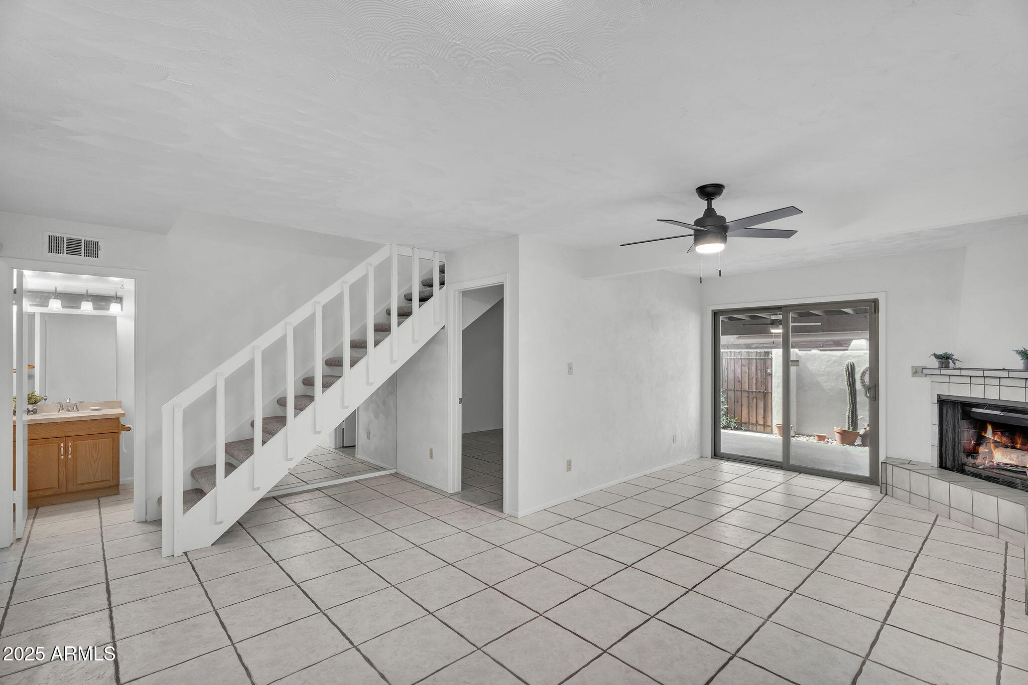 1138 E KALER Drive