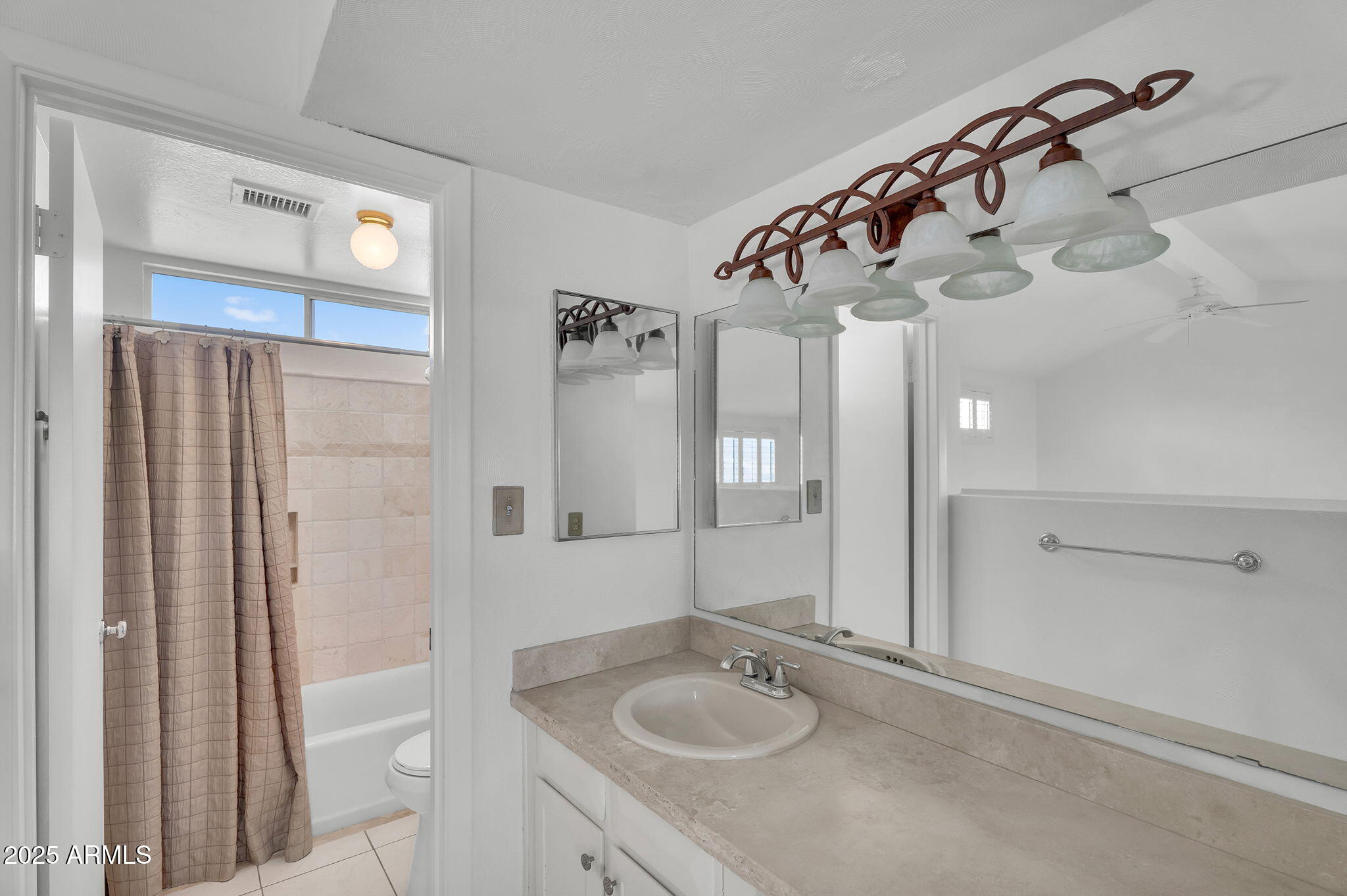 1138 E KALER Drive
