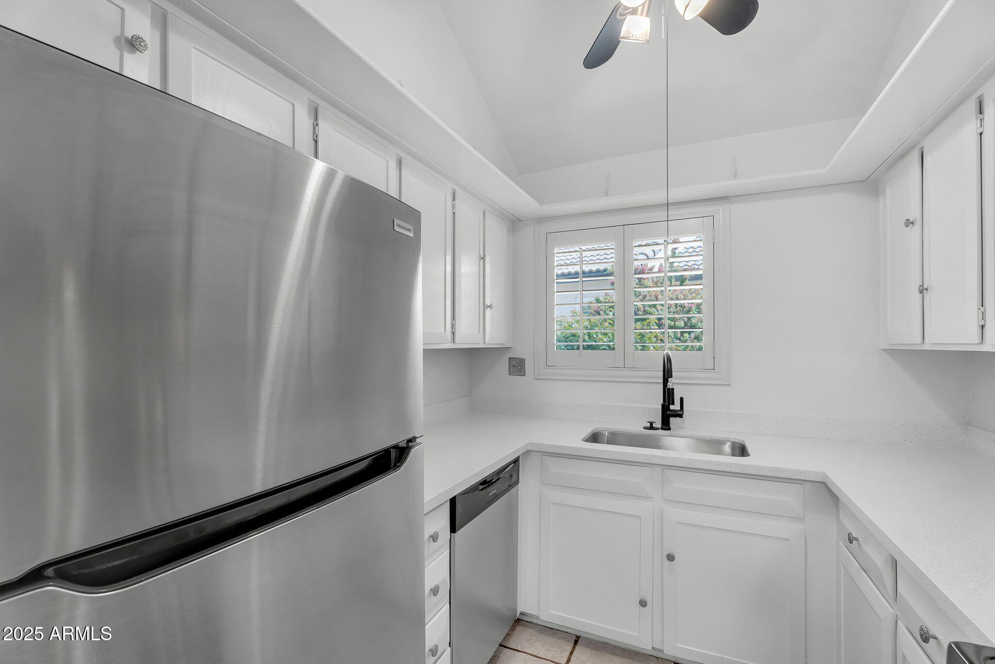 1138 E KALER Drive