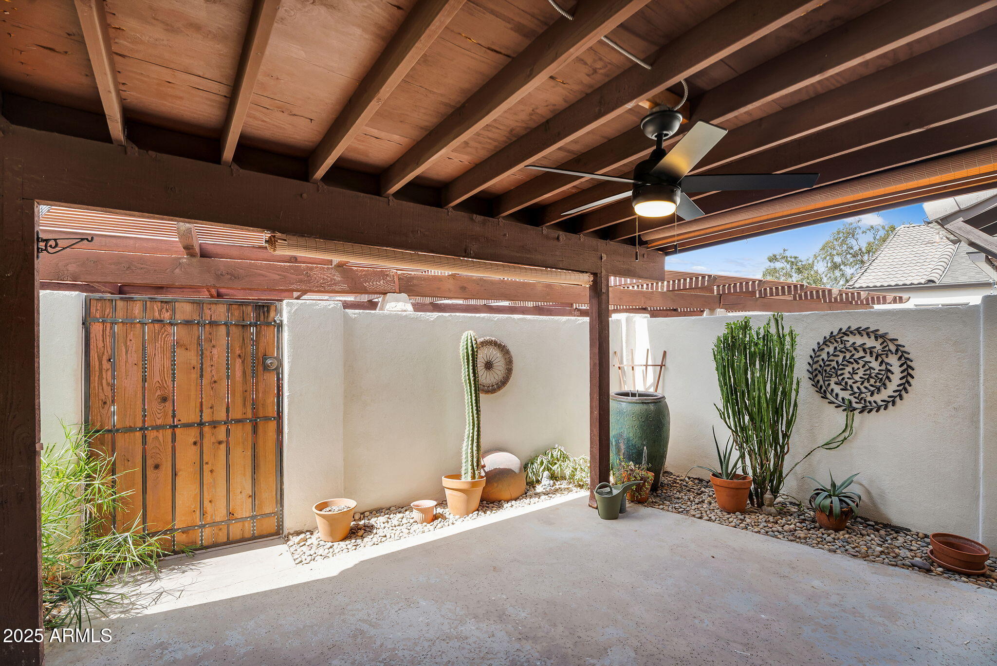 1138 E KALER Drive