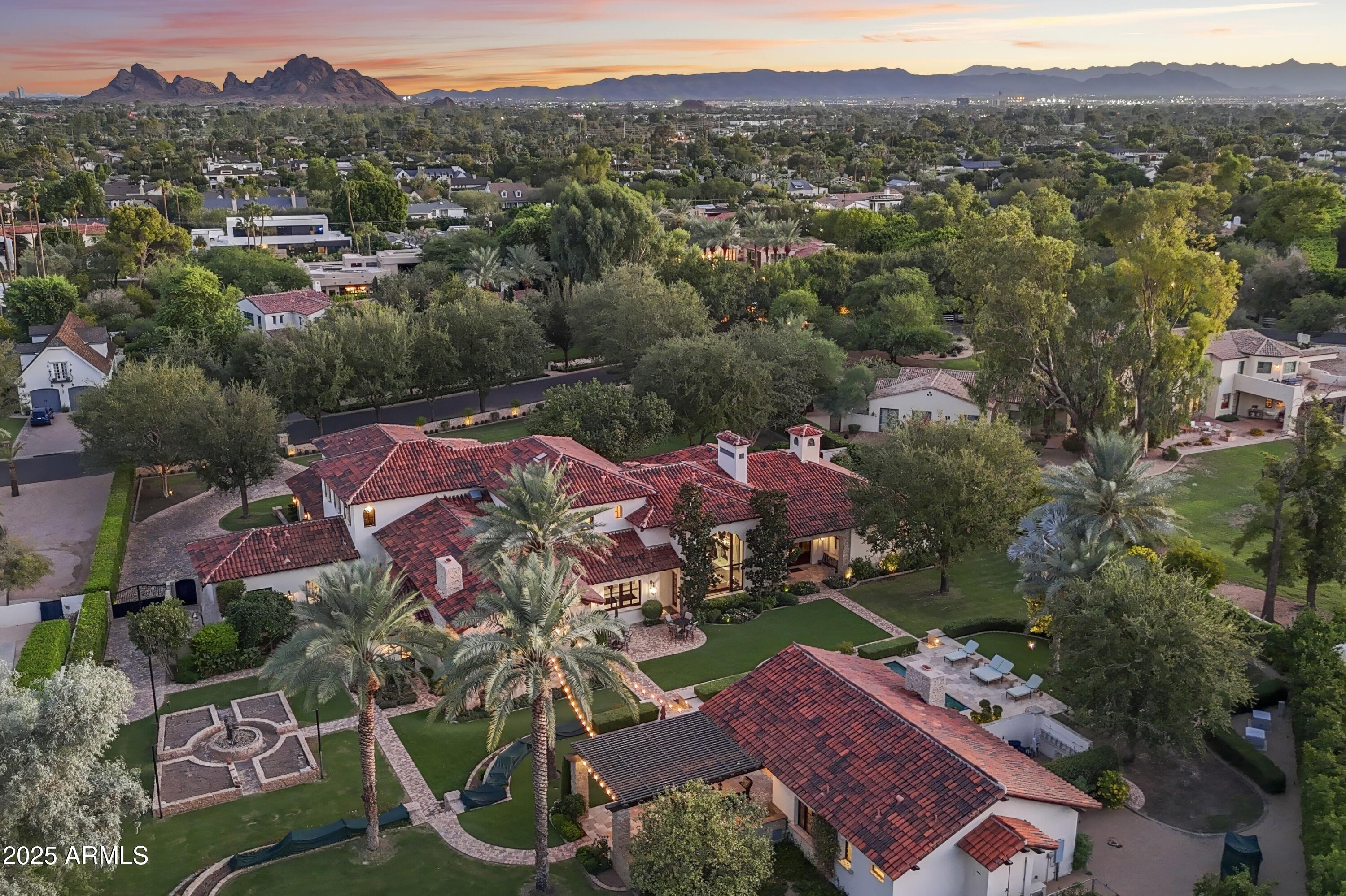 5902 E ARCADIA Lane