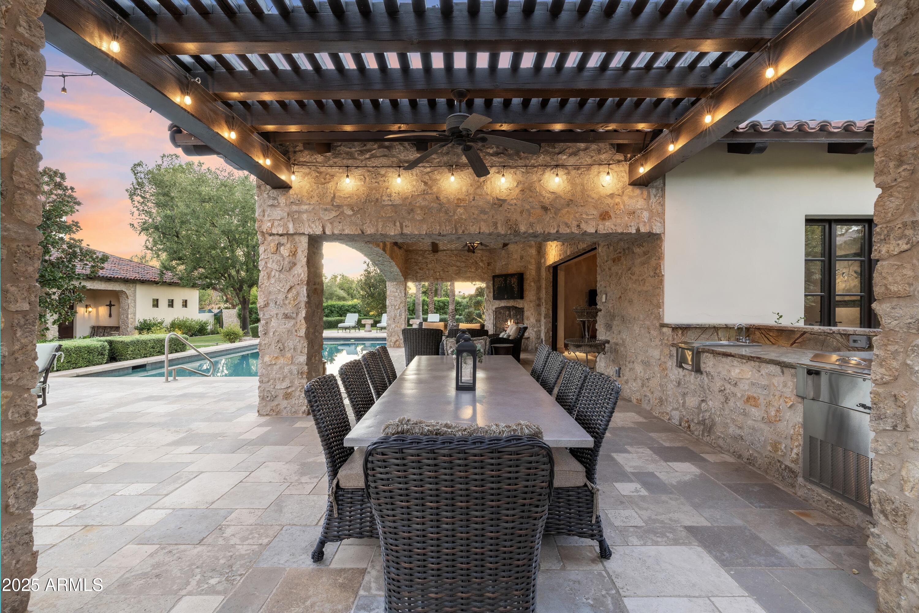 5902 E ARCADIA Lane