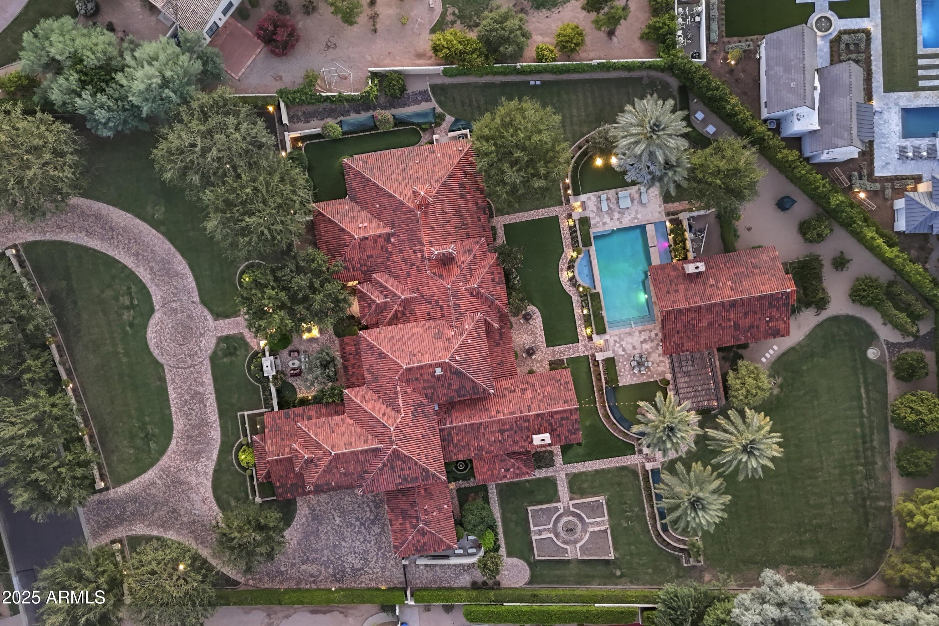 5902 E ARCADIA Lane