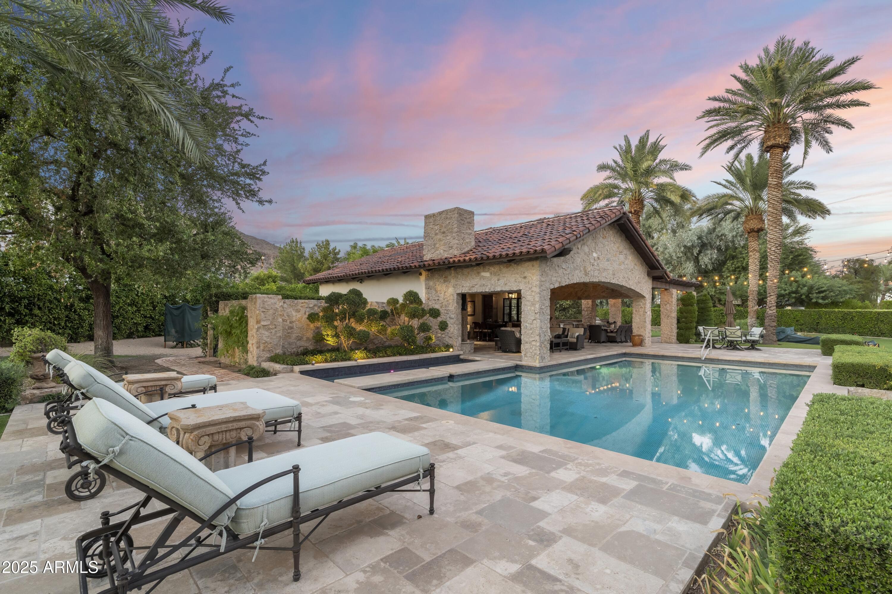 5902 E ARCADIA Lane