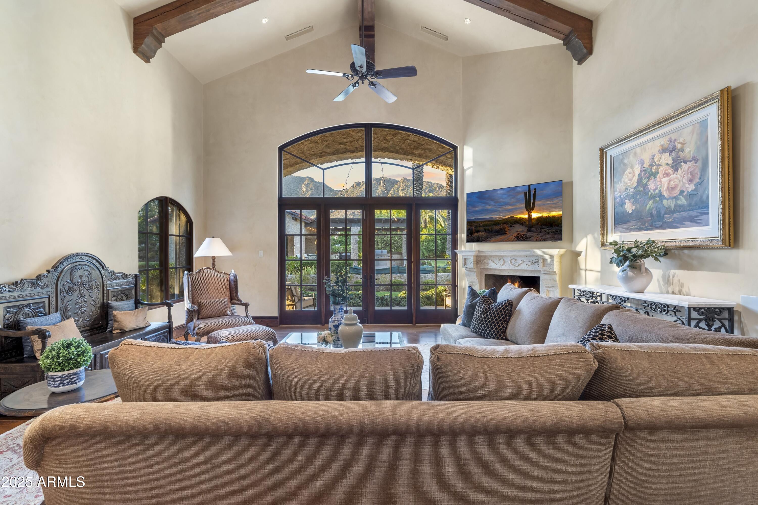5902 E ARCADIA Lane