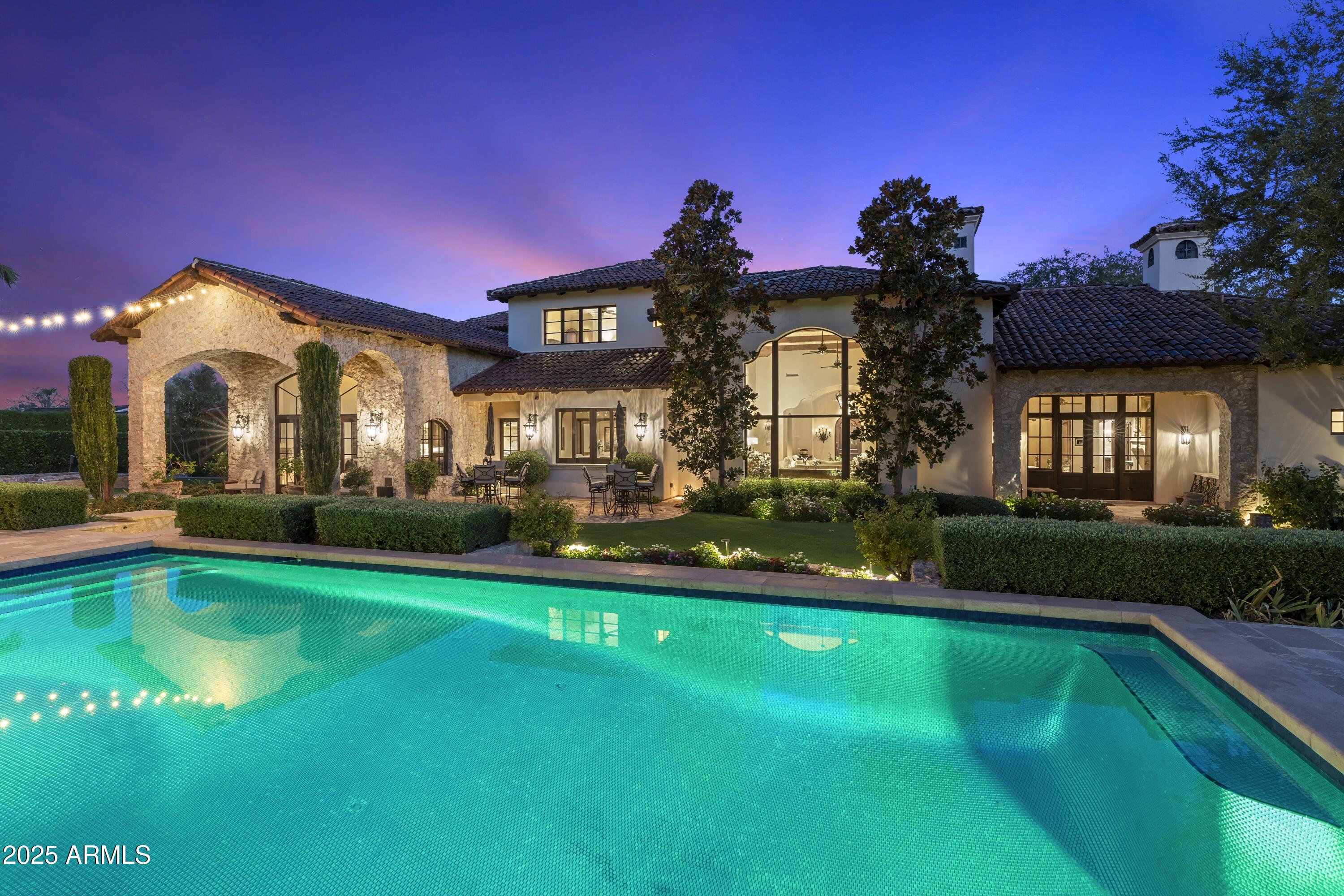 5902 E ARCADIA Lane