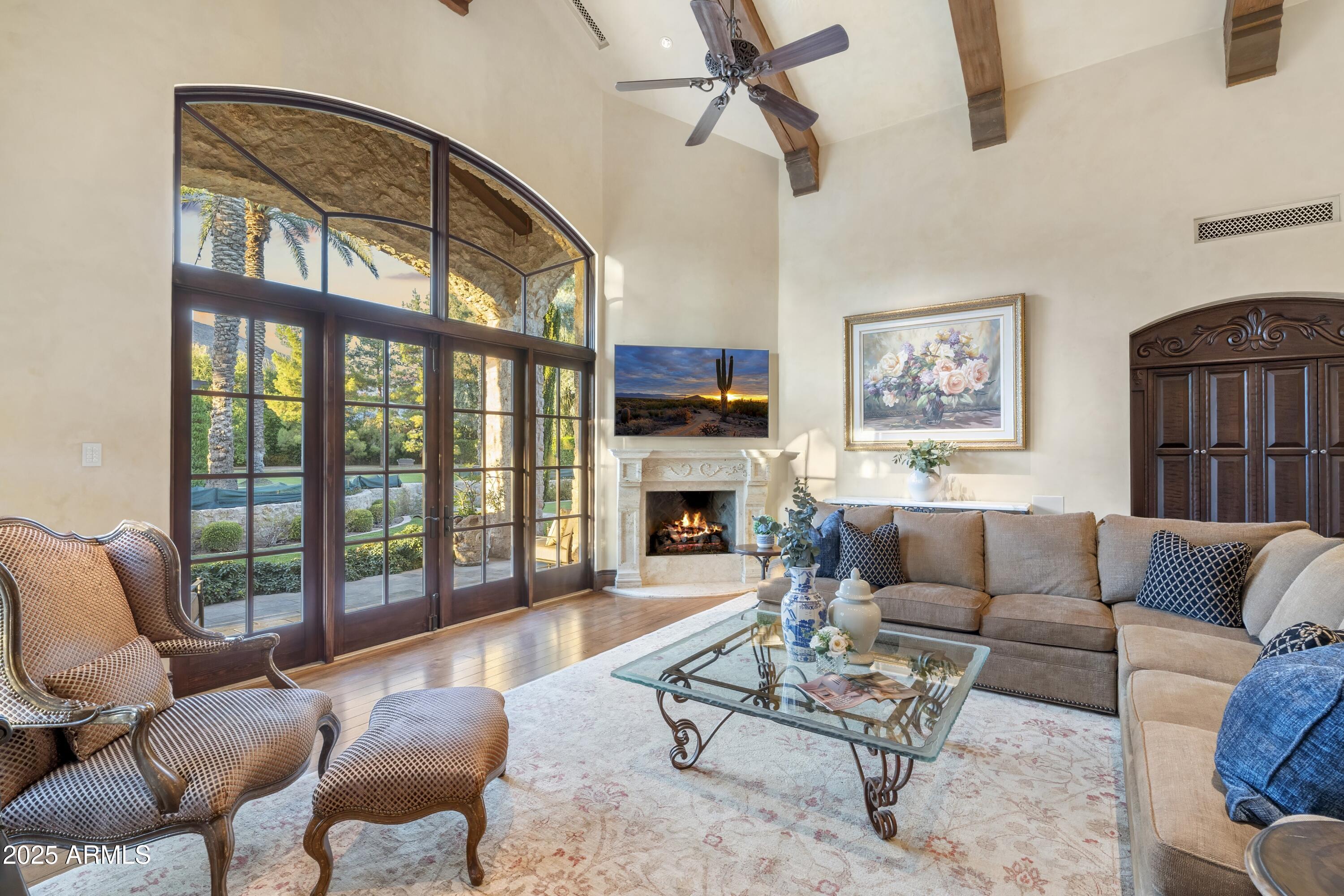 5902 E ARCADIA Lane