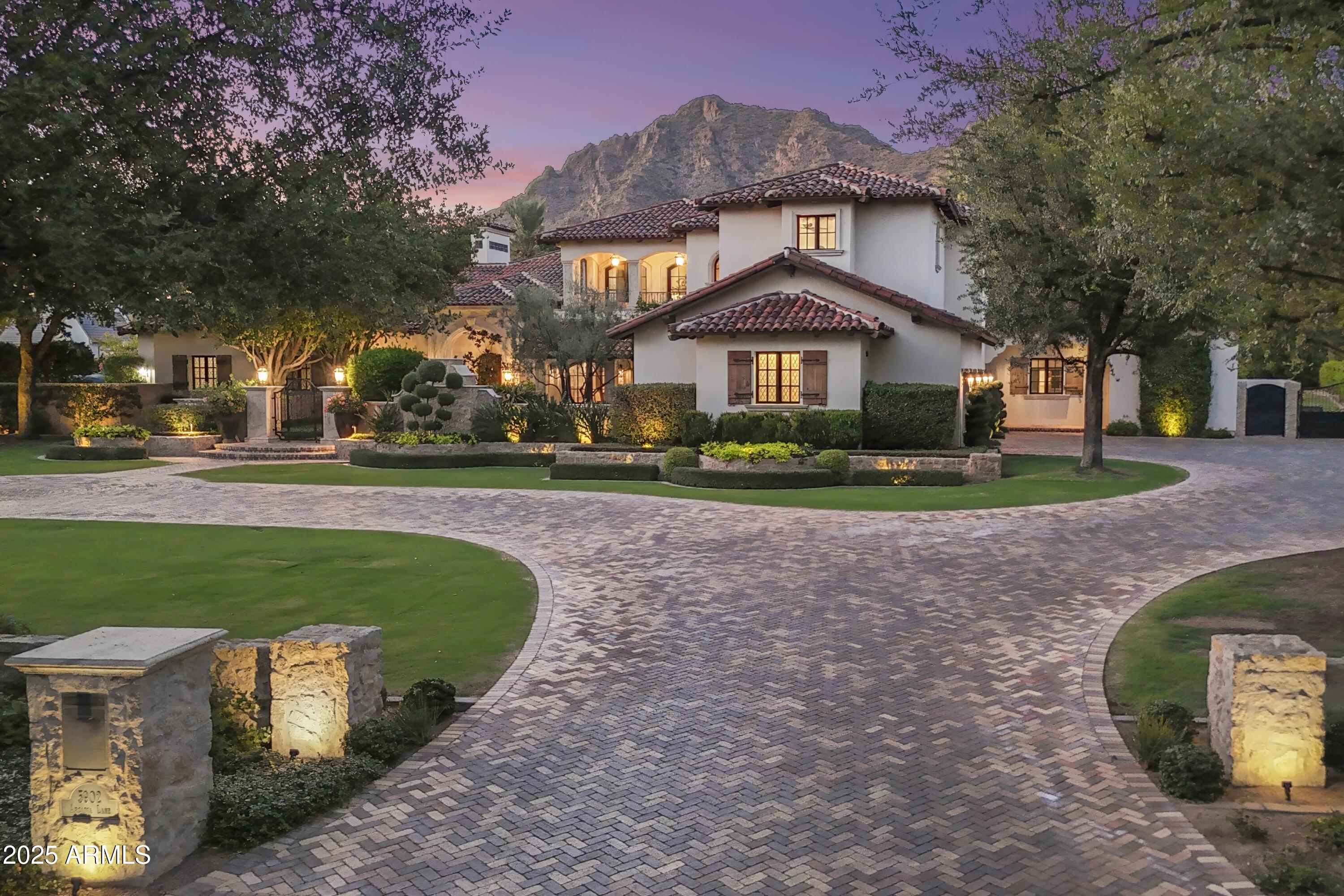 5902 E ARCADIA Lane
