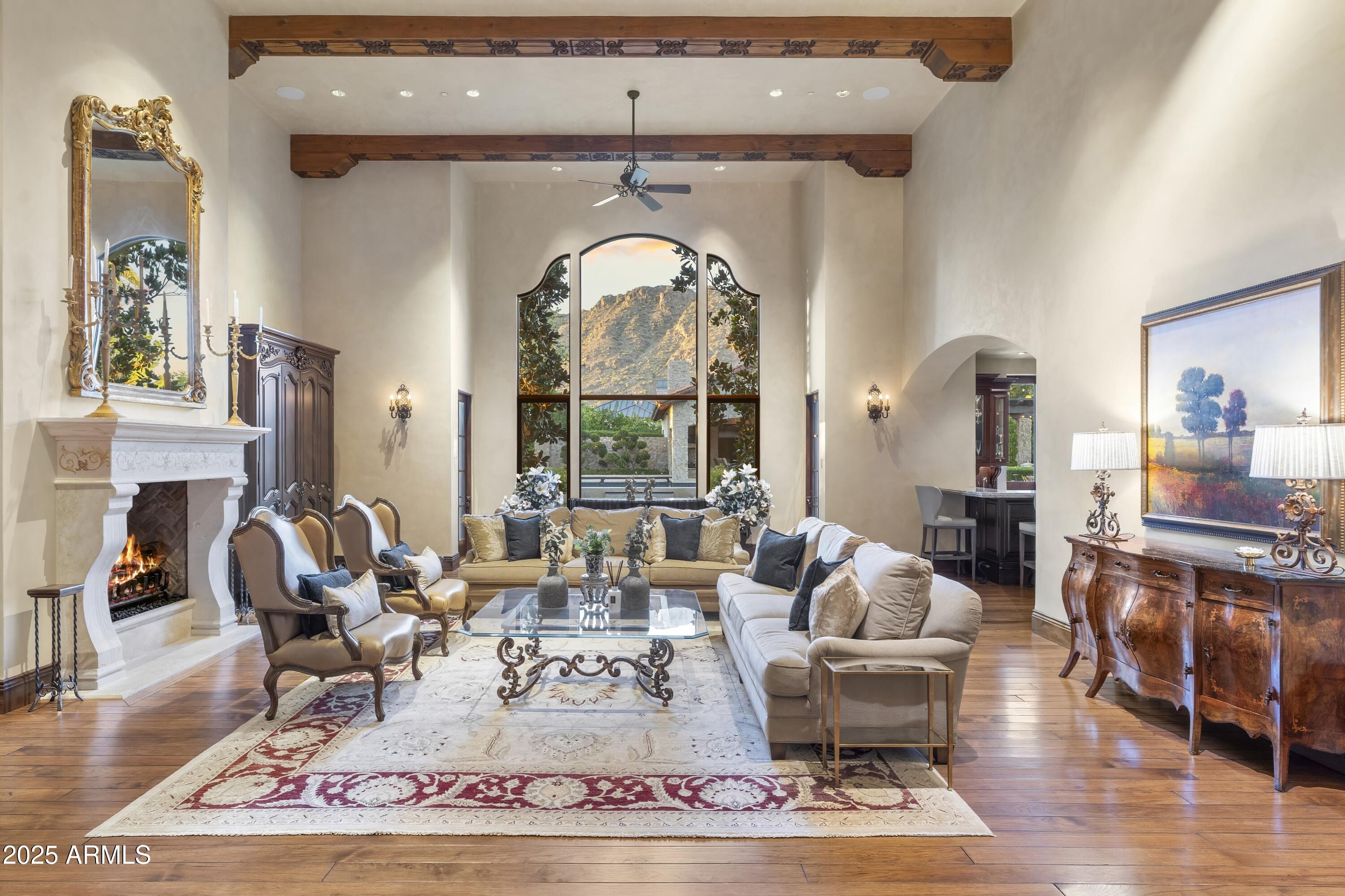5902 E ARCADIA Lane