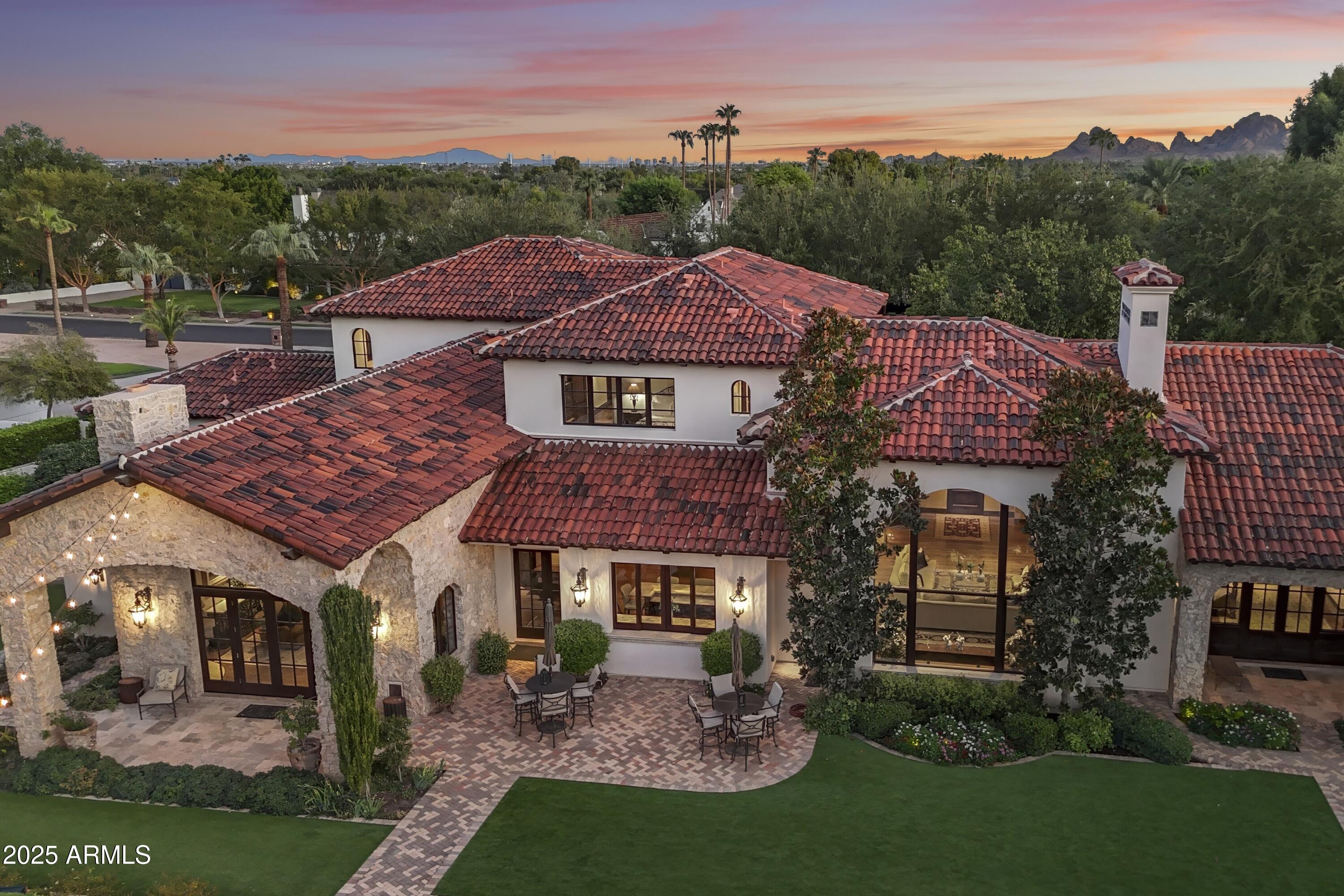 5902 E ARCADIA Lane