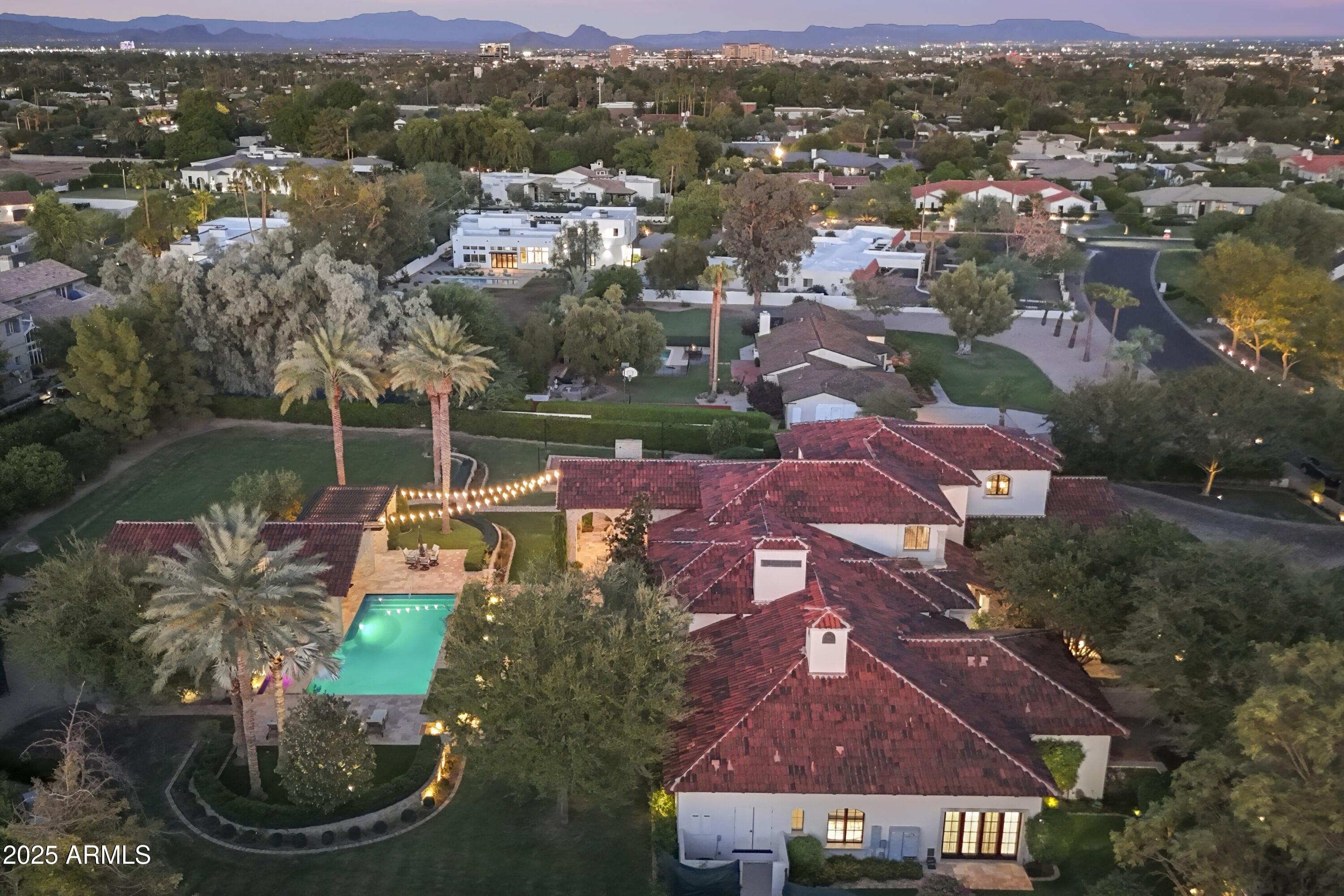 5902 E ARCADIA Lane