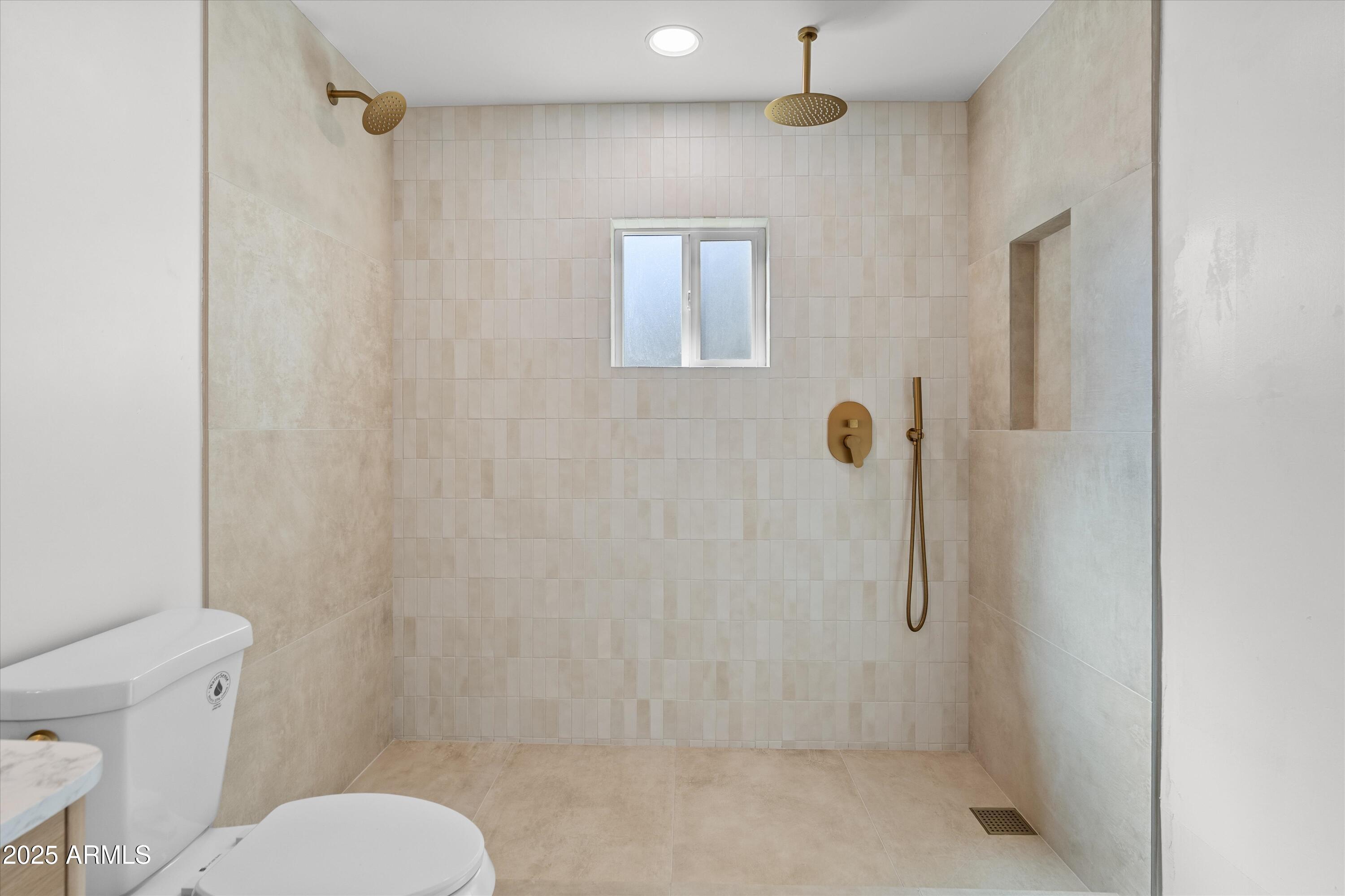 543 W 17TH Street