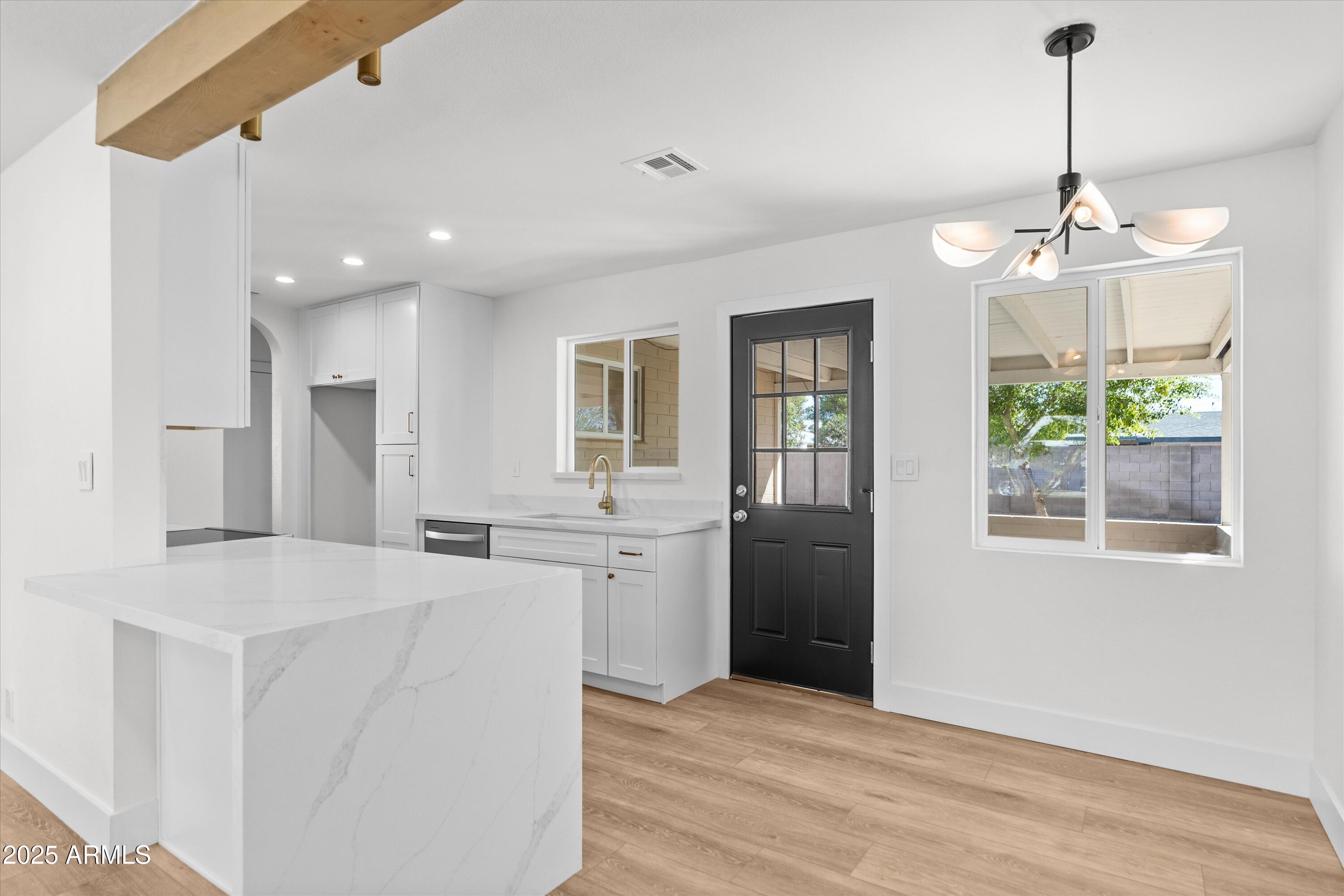 543 W 17TH Street