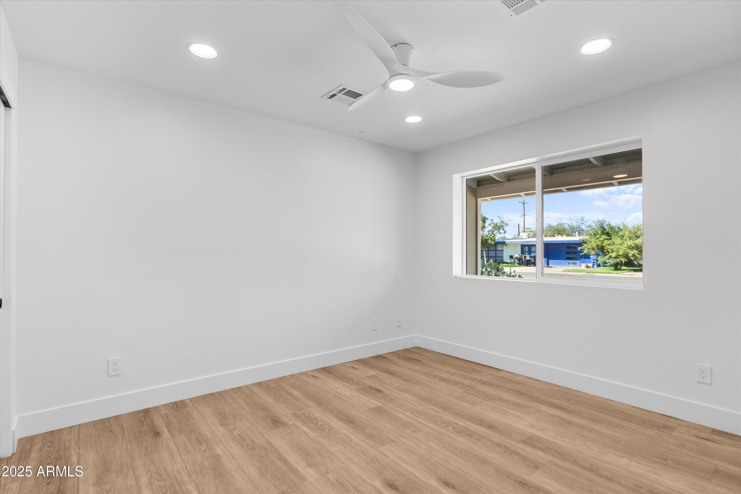 543 W 17TH Street