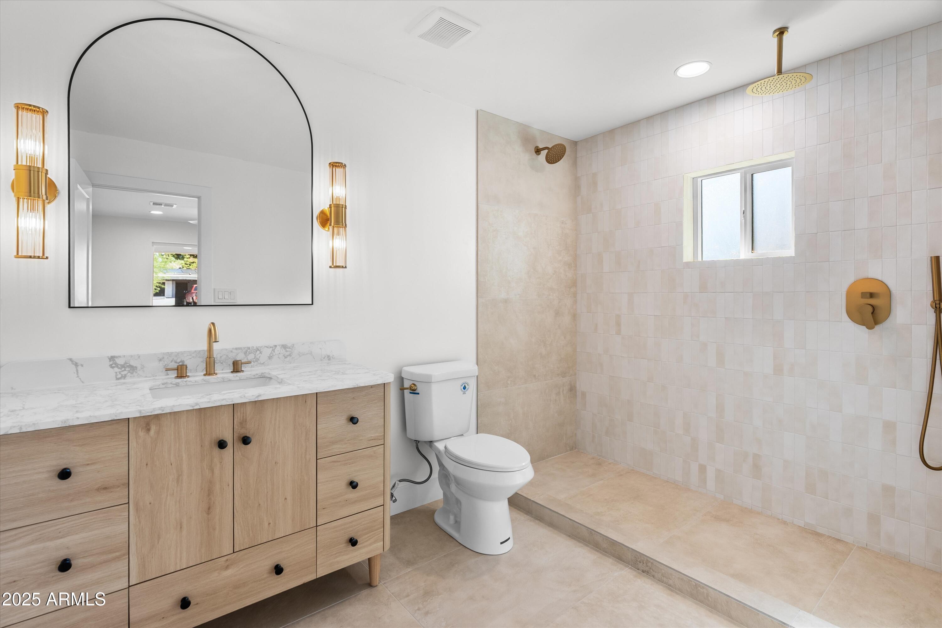 543 W 17TH Street