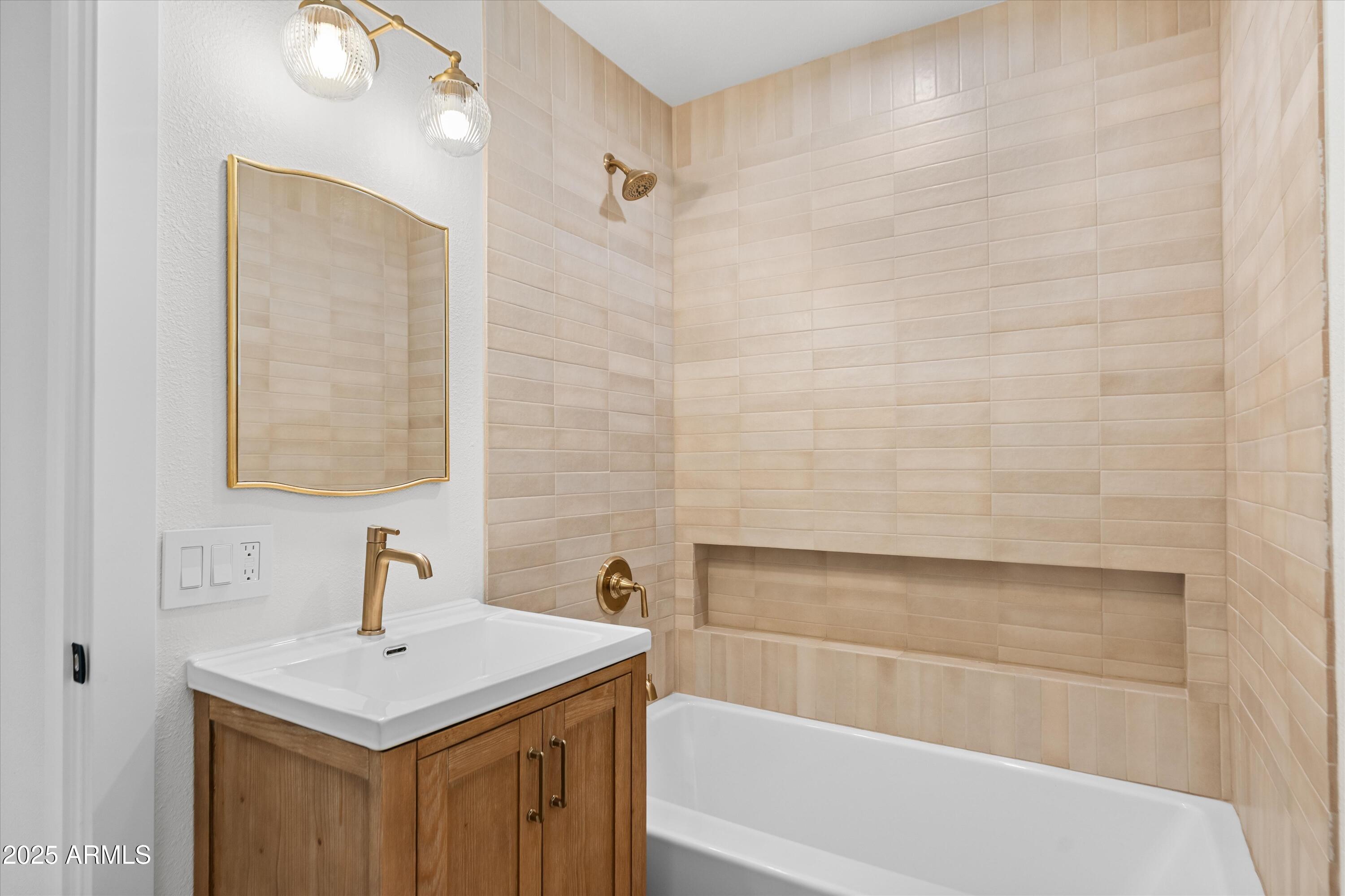 543 W 17TH Street