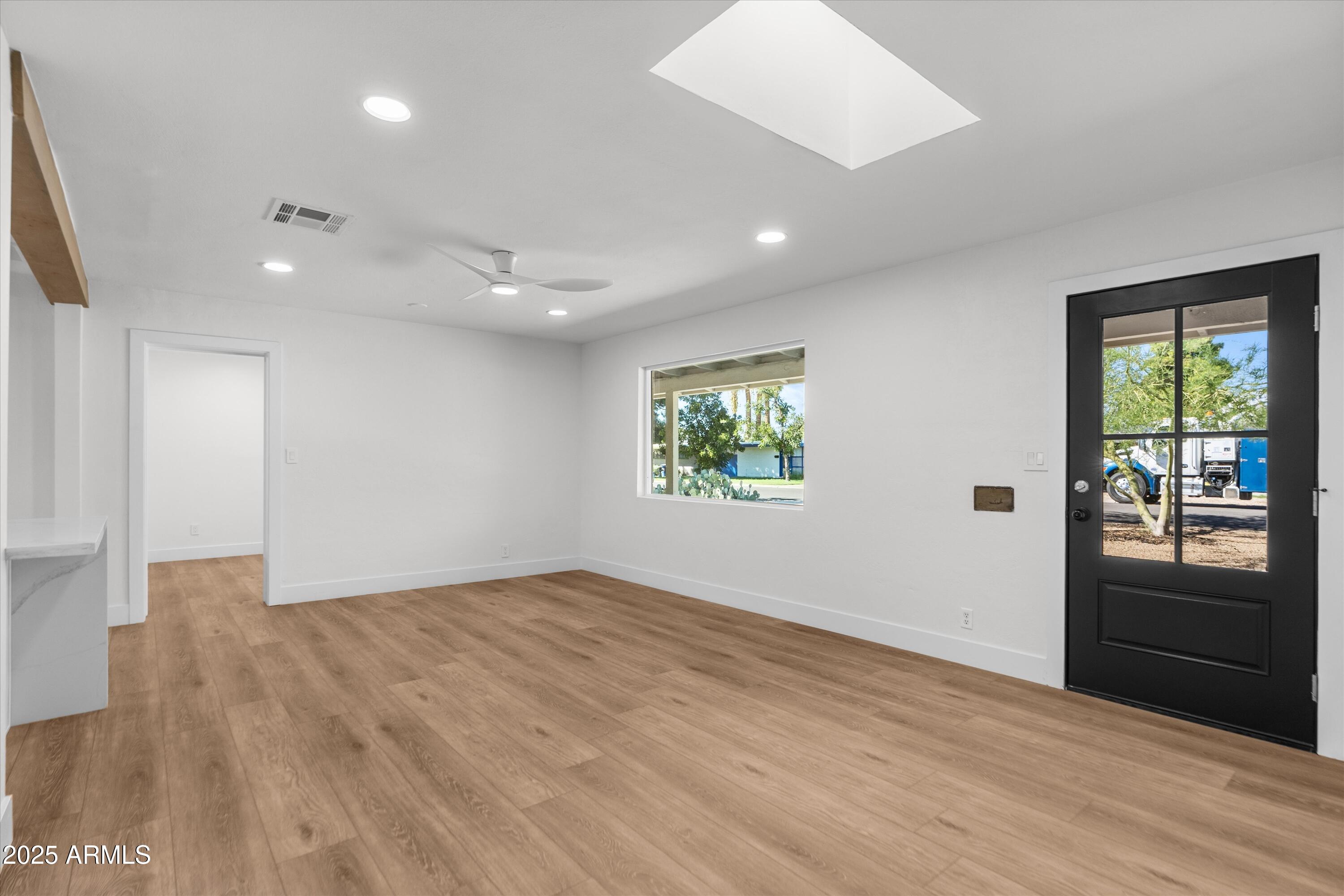 543 W 17TH Street