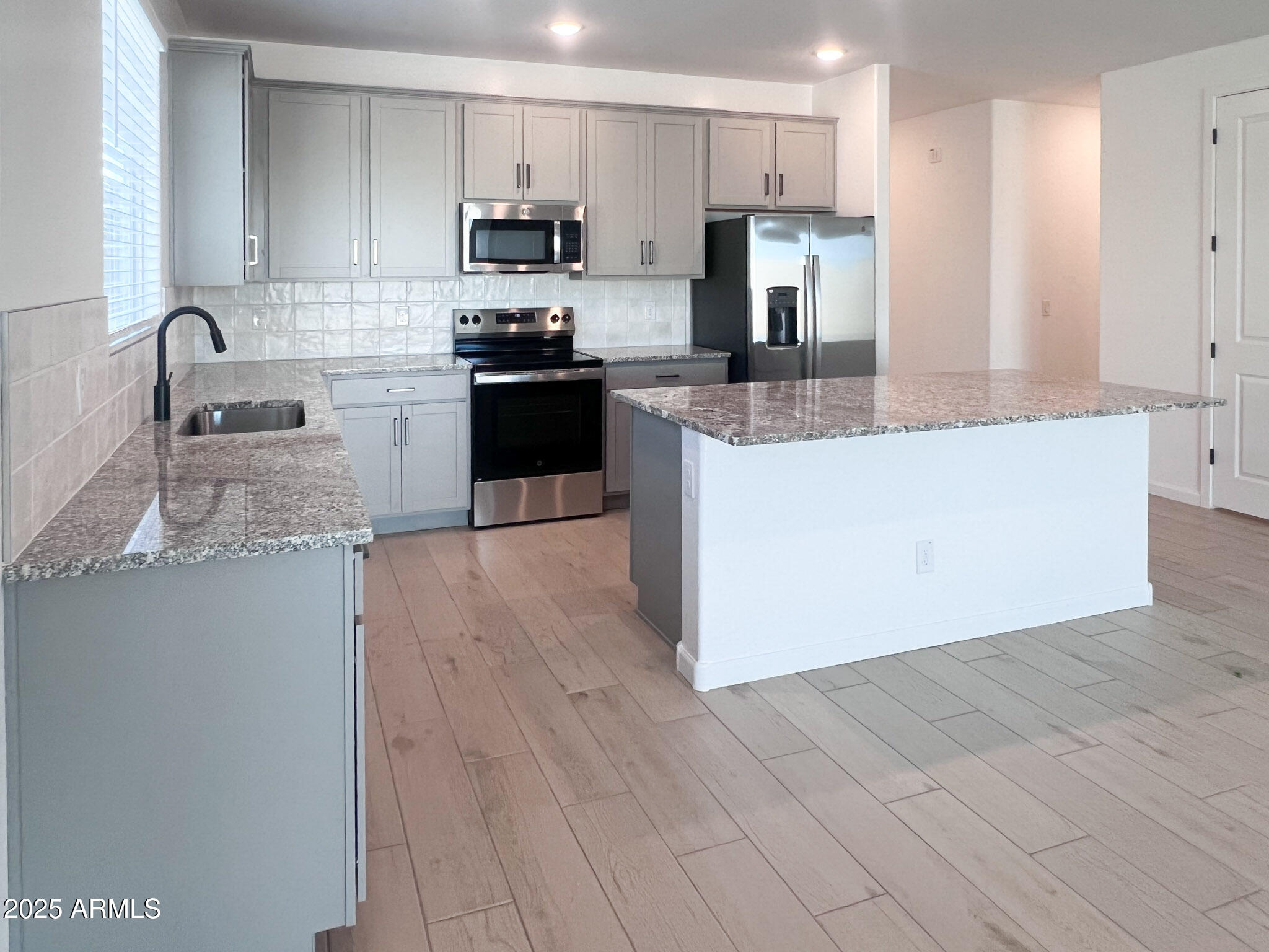 15736 W CAMDEN Avenue
