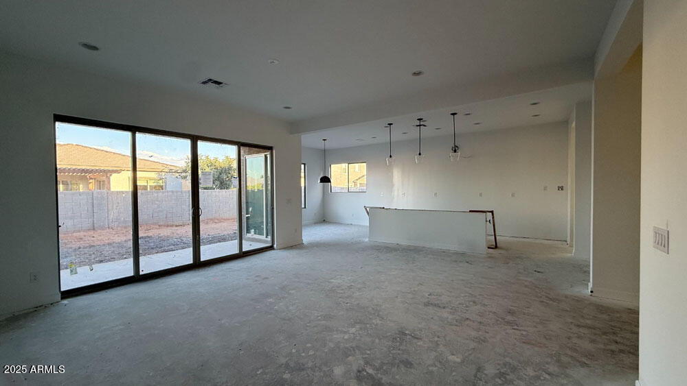 6037 S TAMBOR