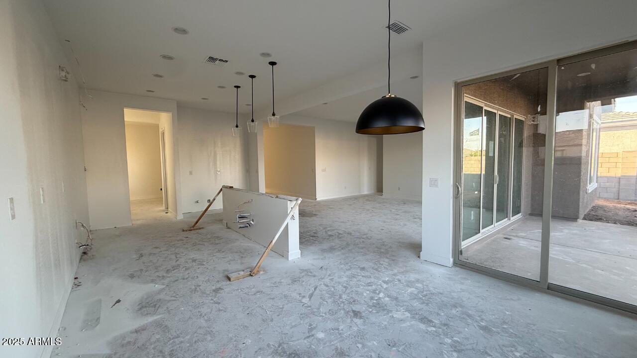 6037 S TAMBOR
