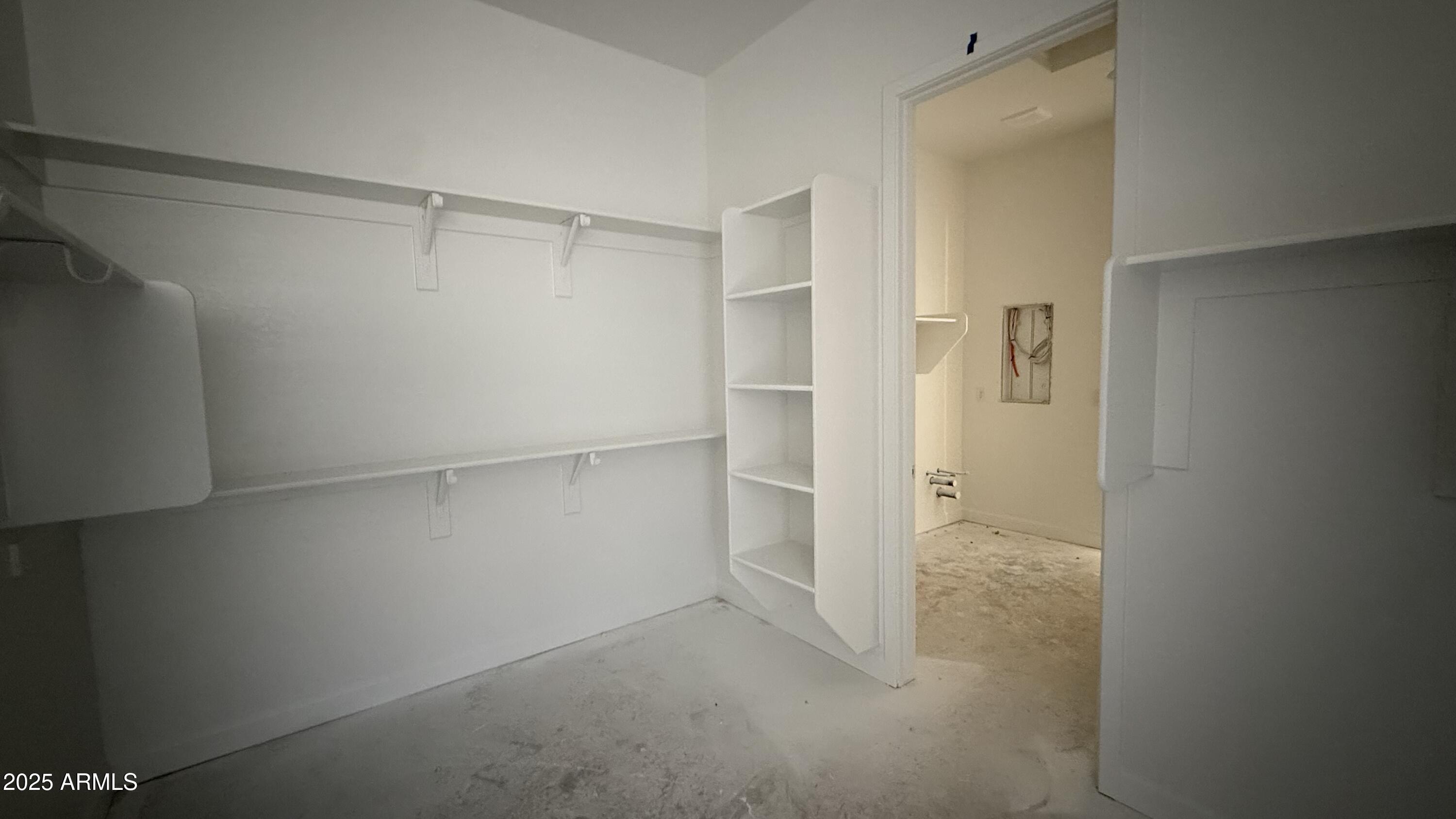 6037 S TAMBOR