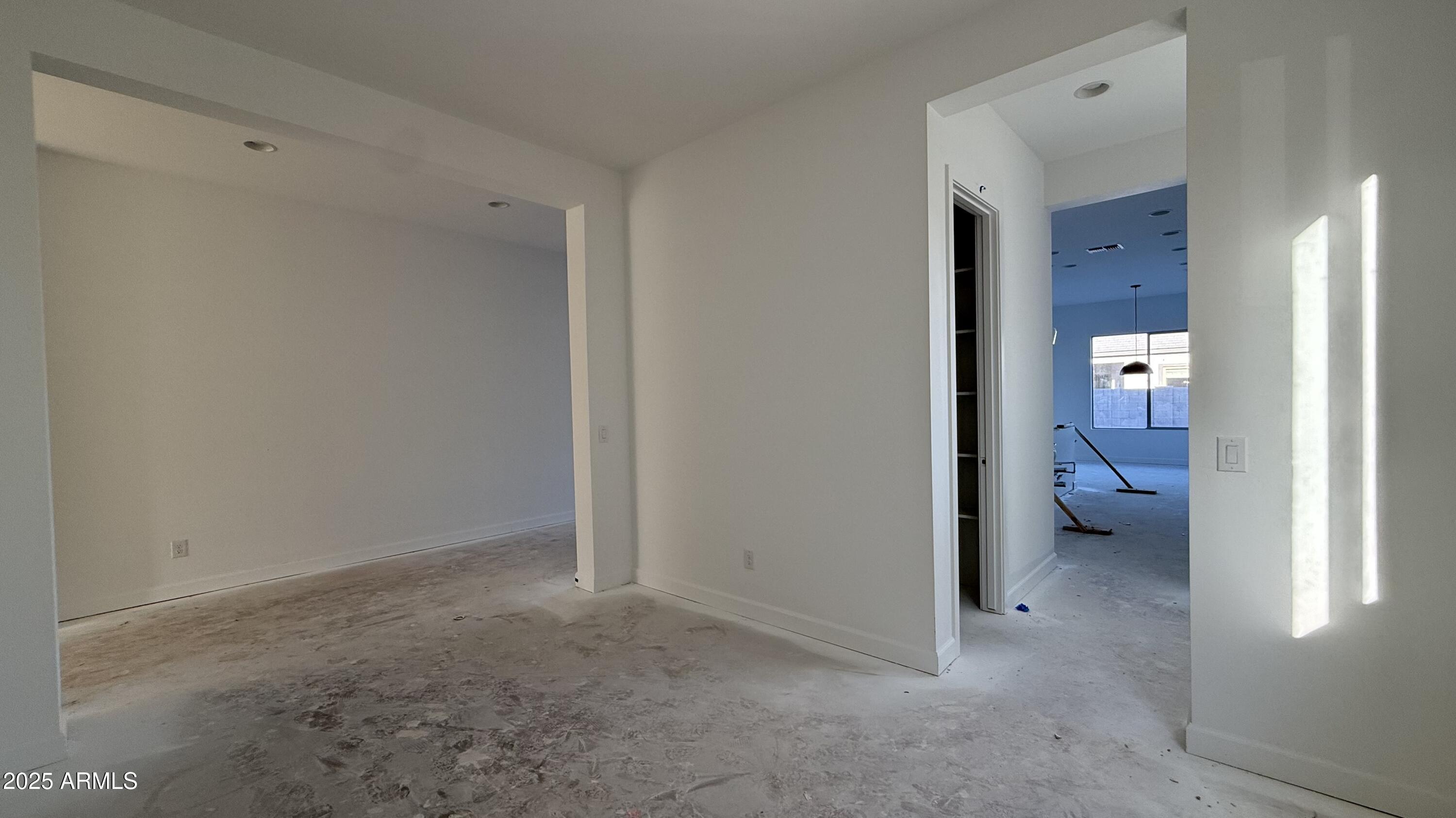 6037 S TAMBOR