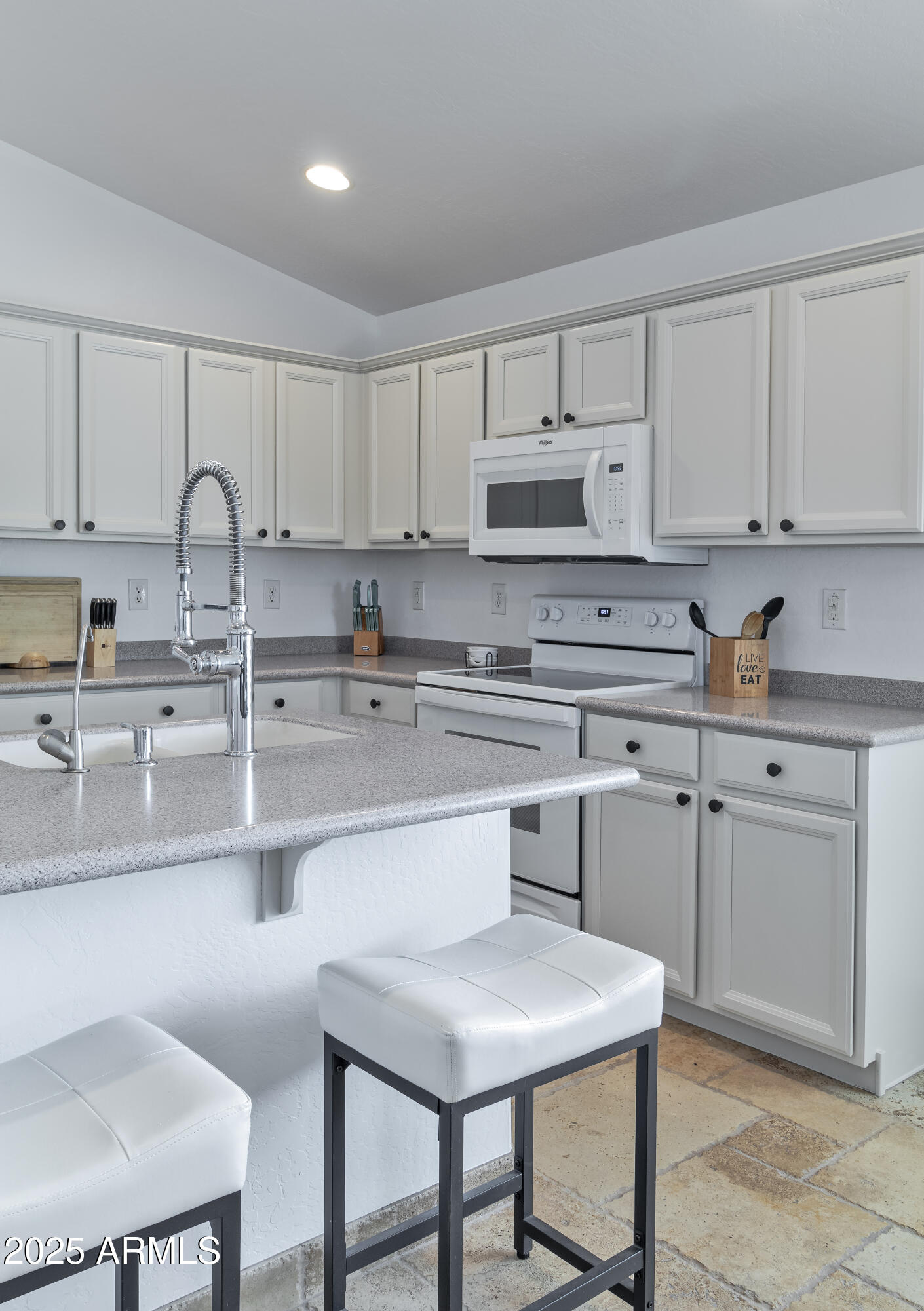 321 W DEXTER Way