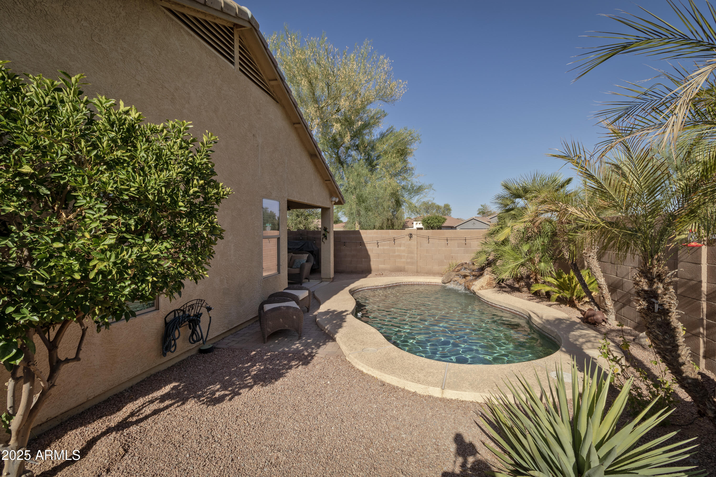 321 W DEXTER Way