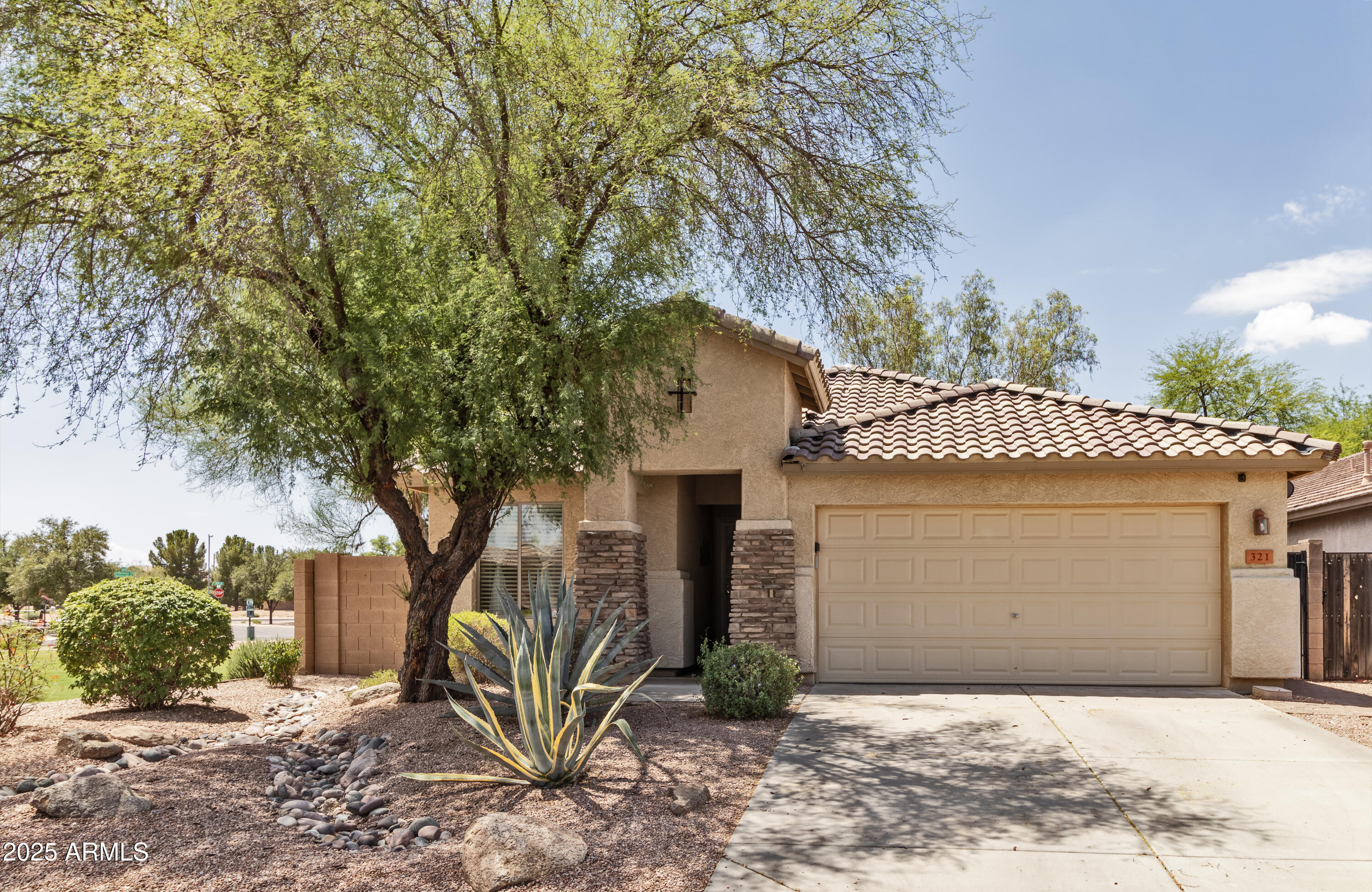 321 W DEXTER Way