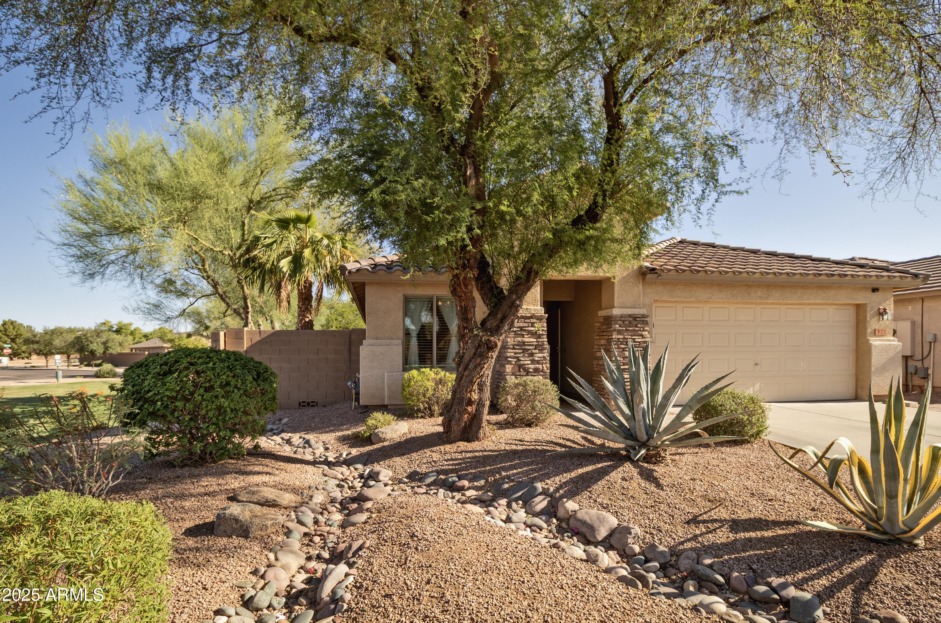 321 W DEXTER Way