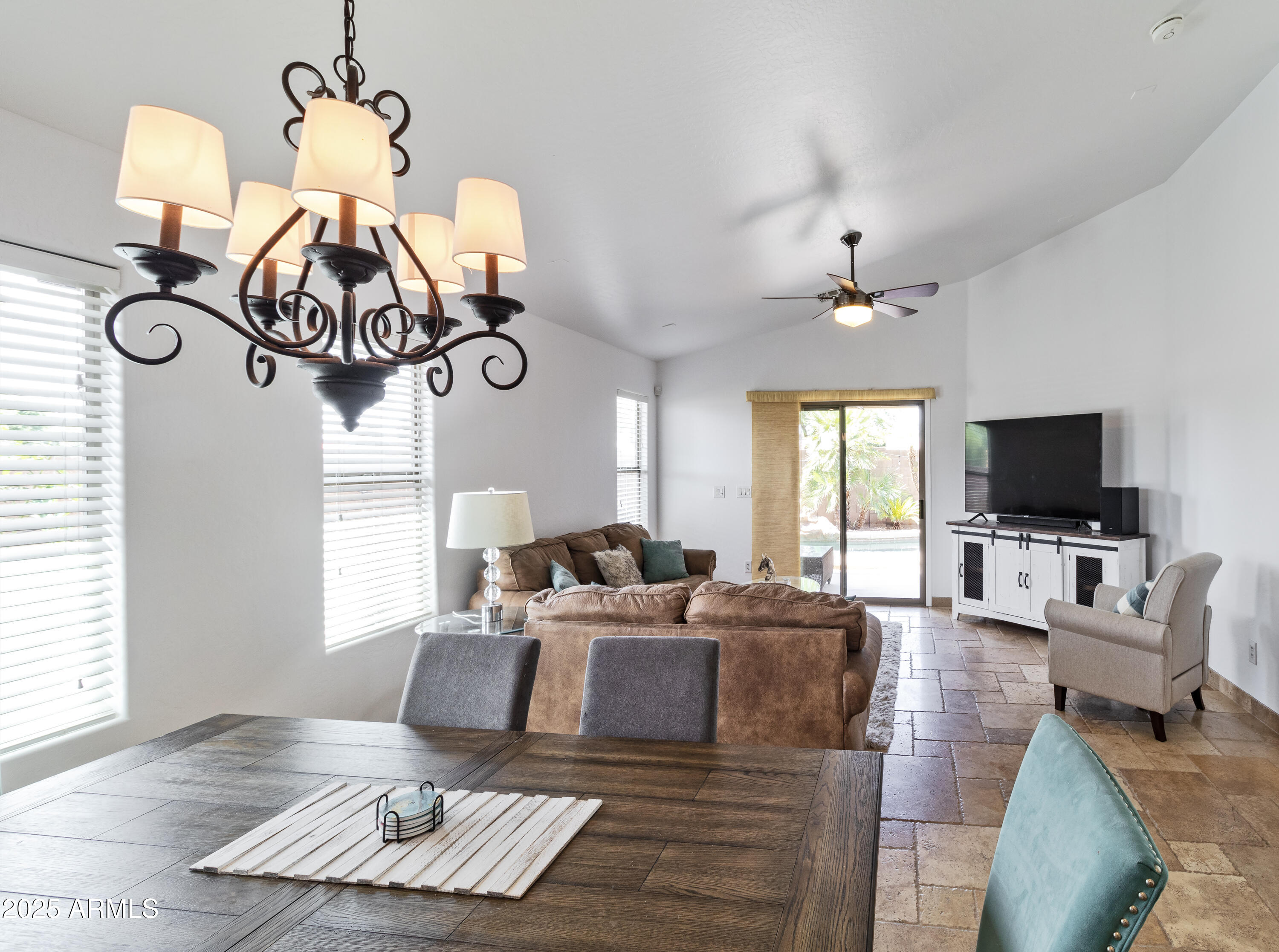 321 W DEXTER Way