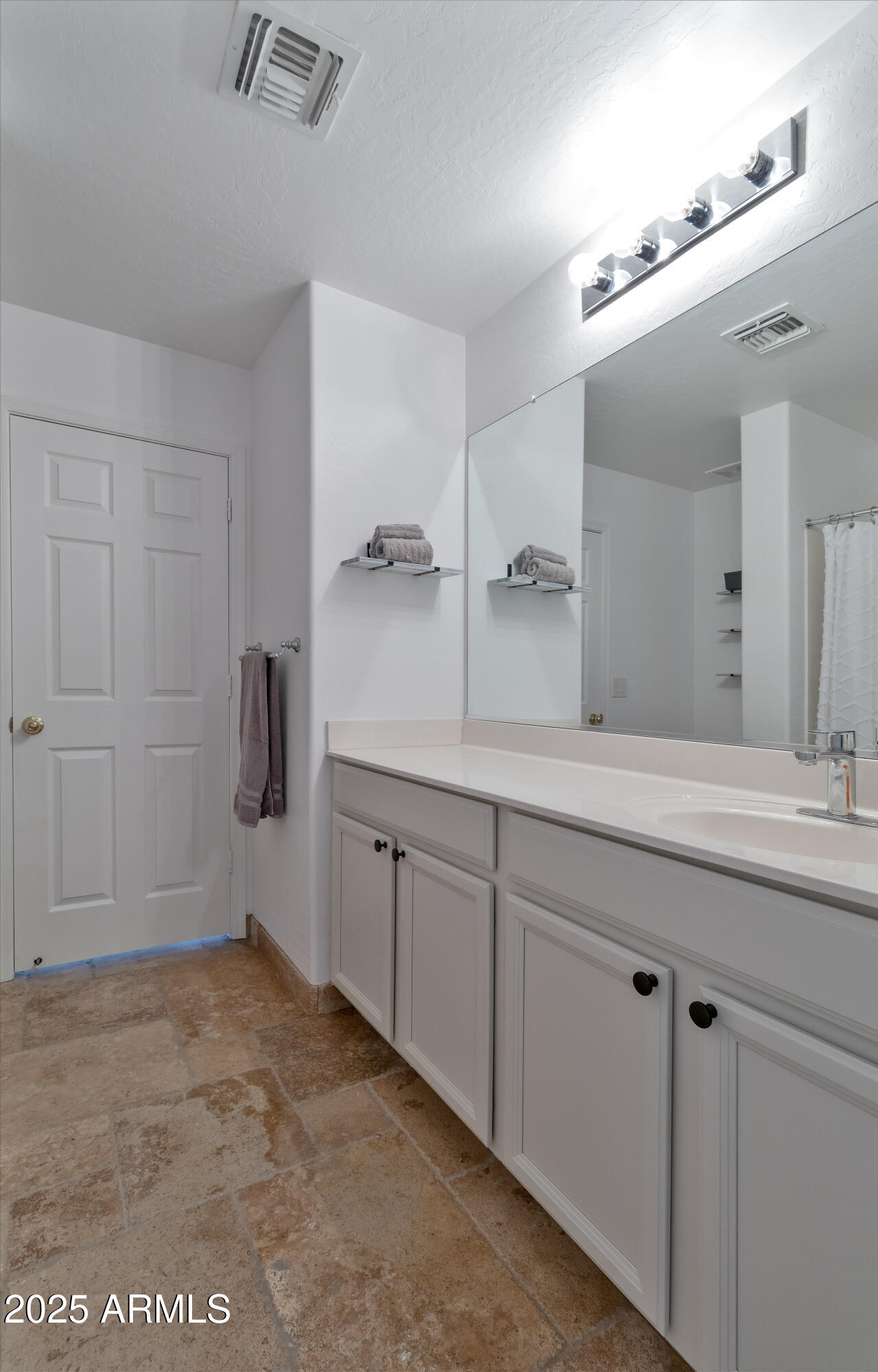 321 W DEXTER Way