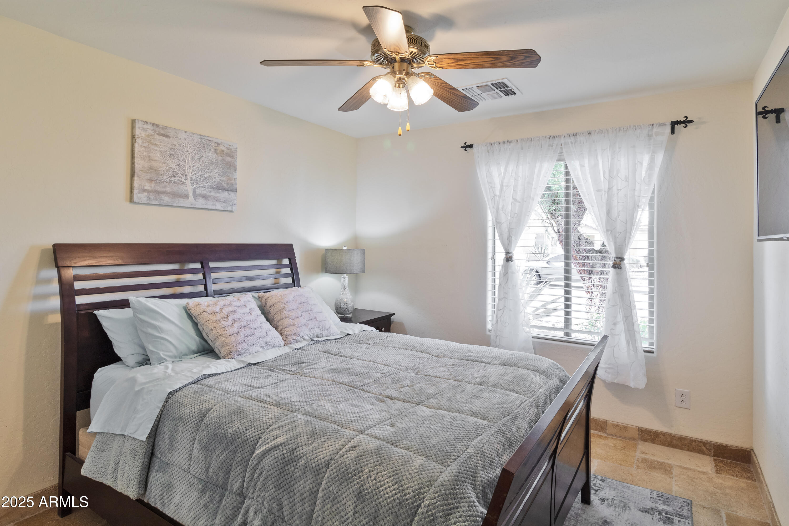 321 W DEXTER Way