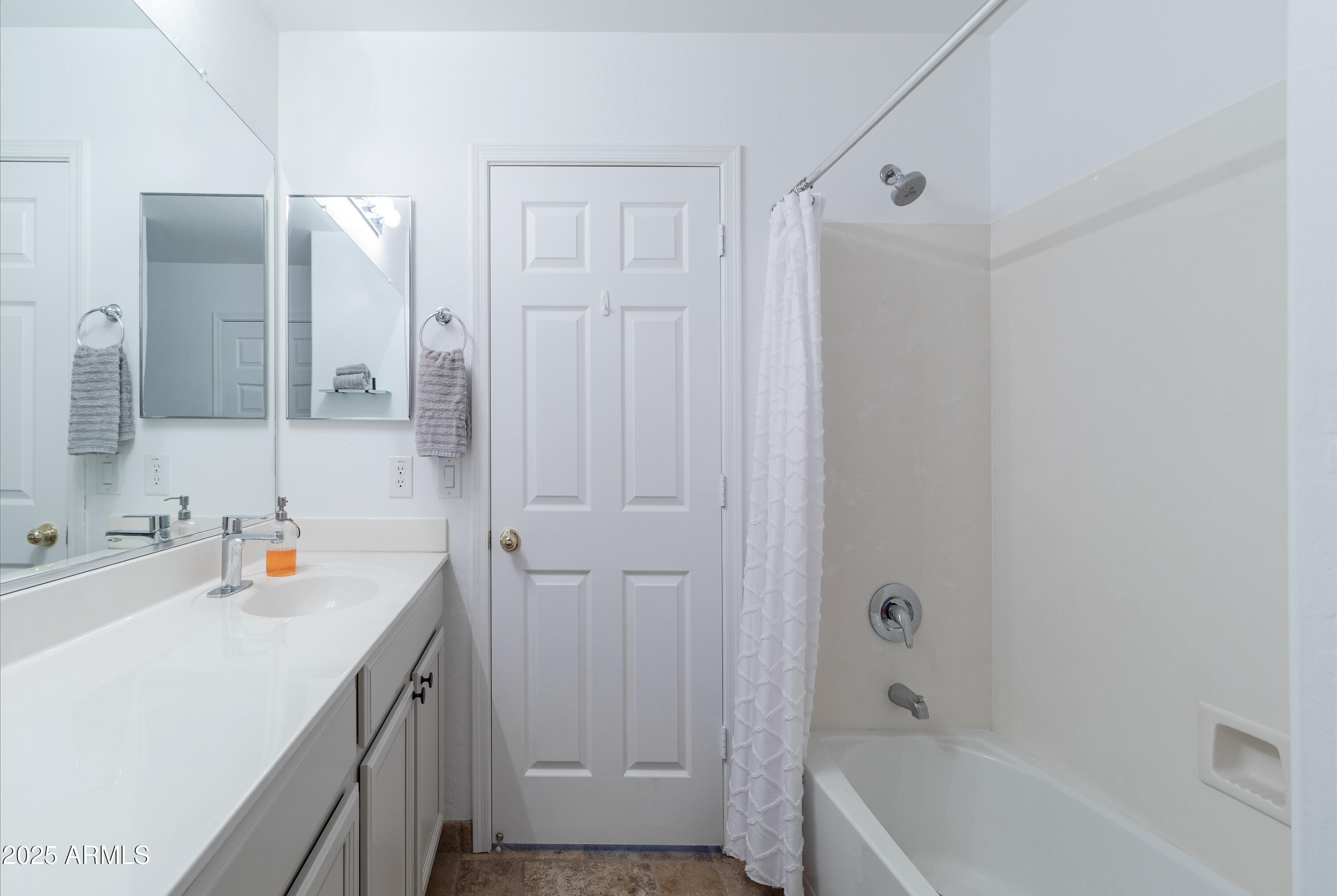 321 W DEXTER Way