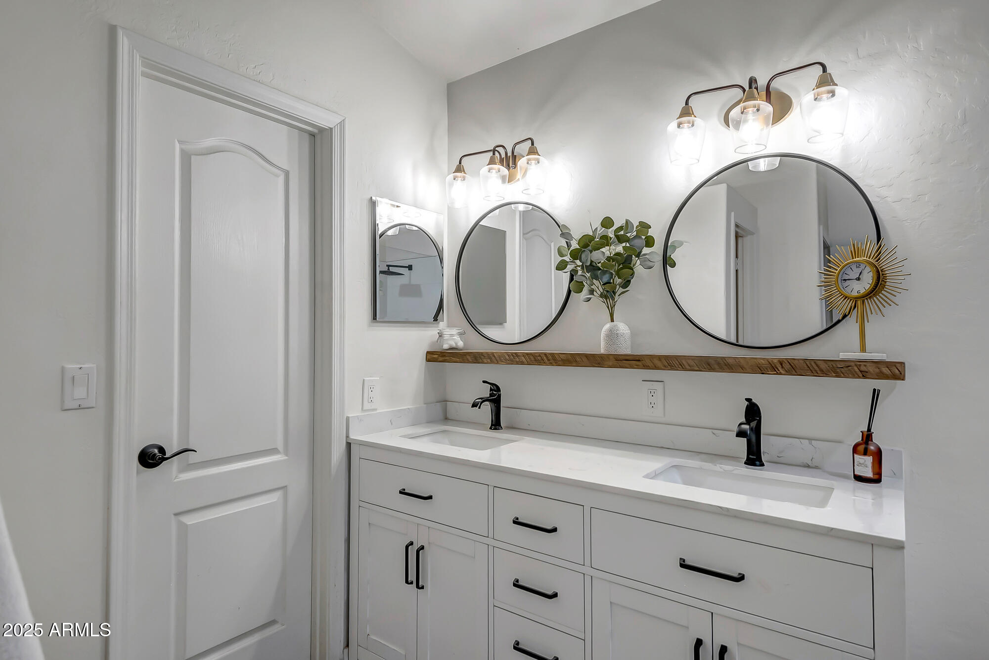 1438 E CINDY Street