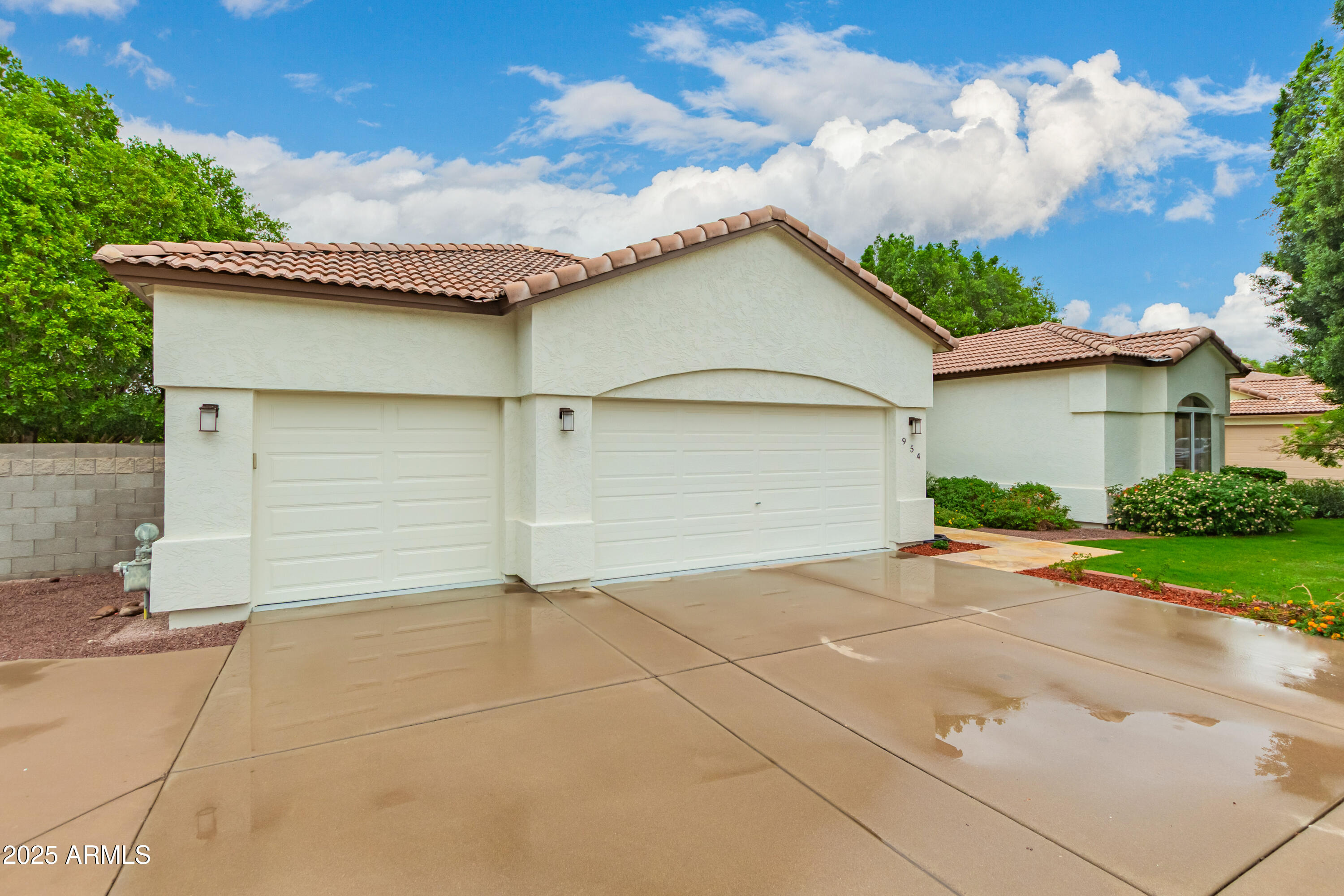 954 E KRAMER Street