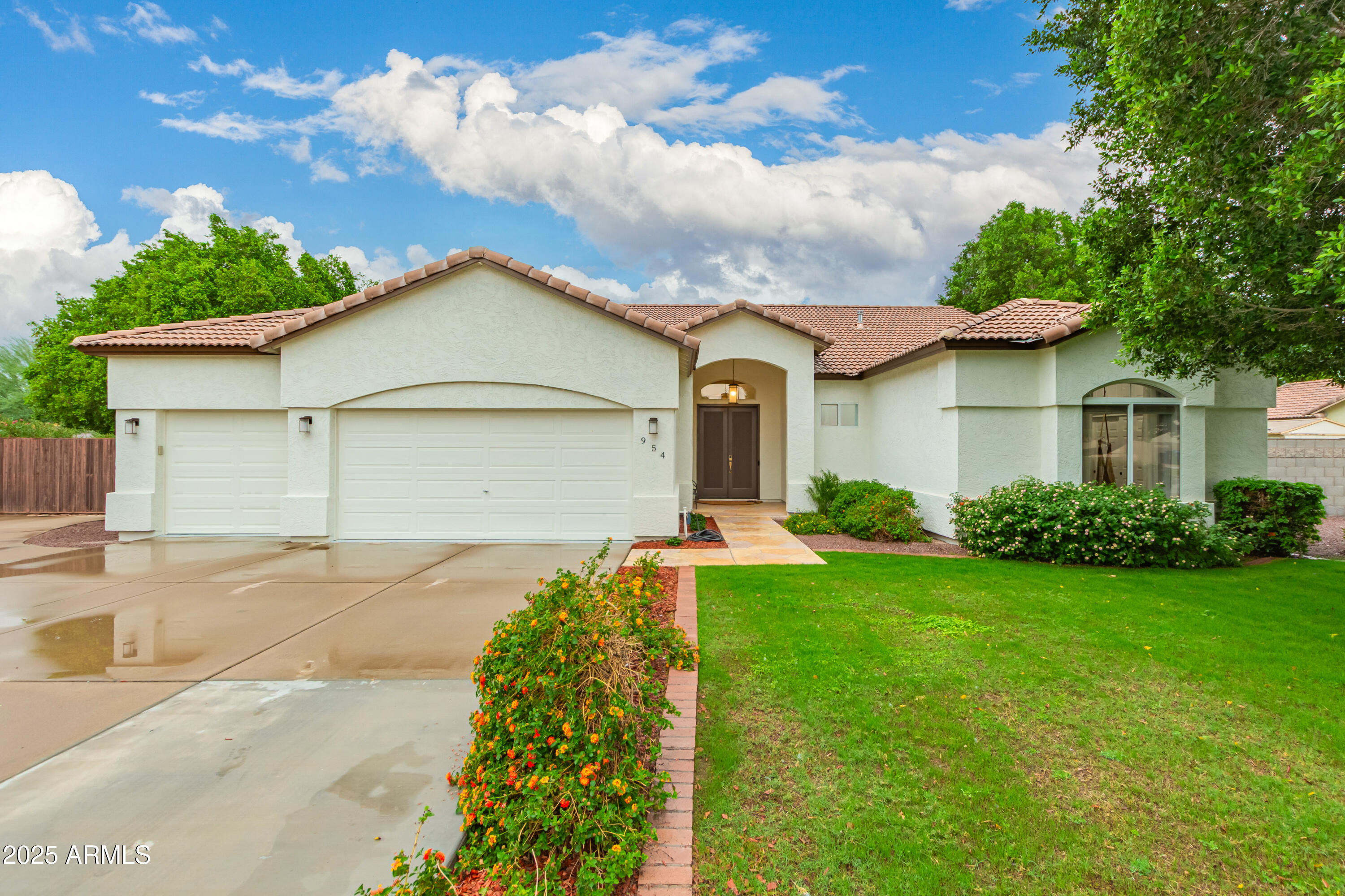 954 E KRAMER Street