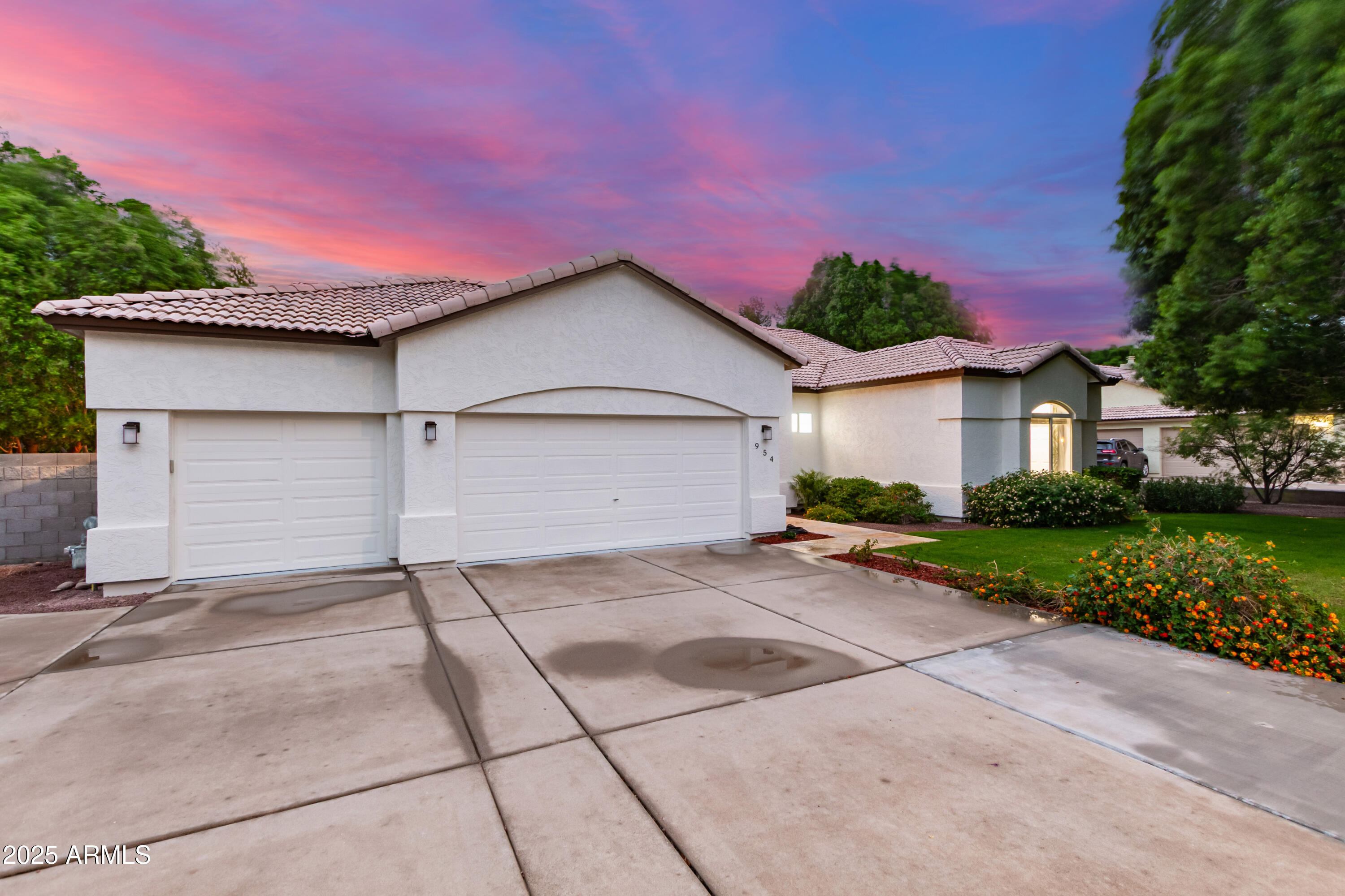954 E KRAMER Street