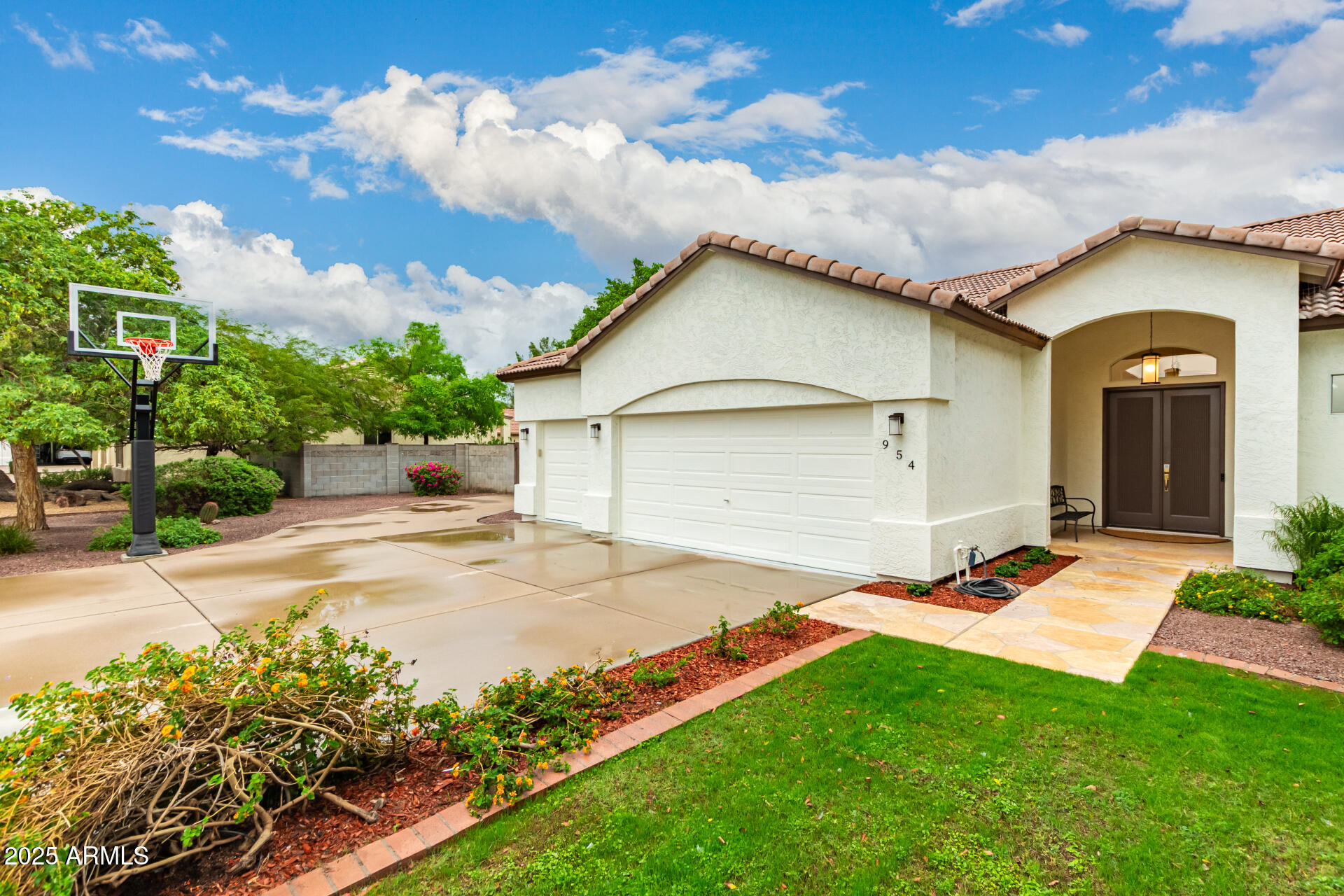954 E KRAMER Street