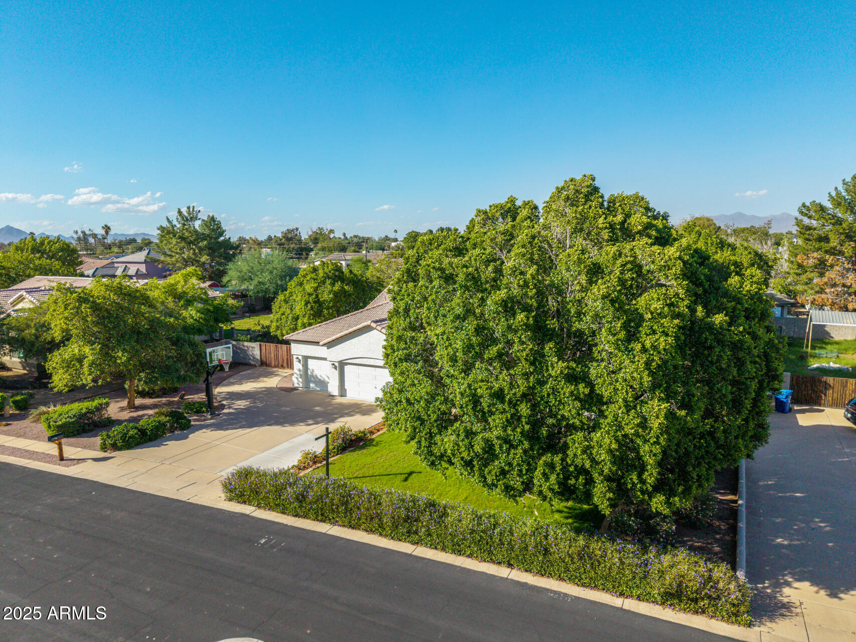 954 E KRAMER Street