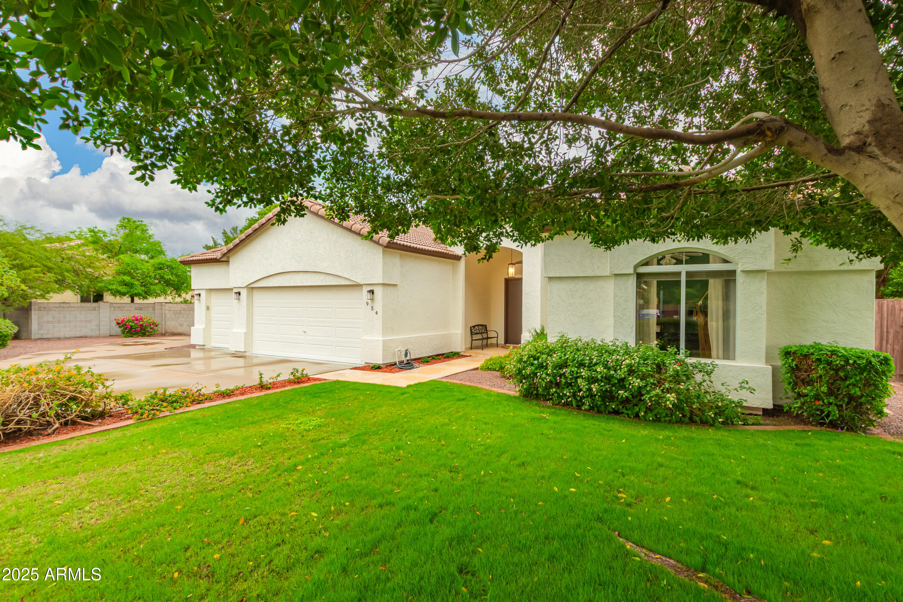 954 E KRAMER Street