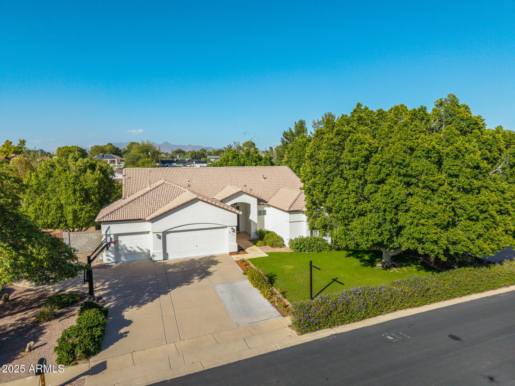 954 E KRAMER Street