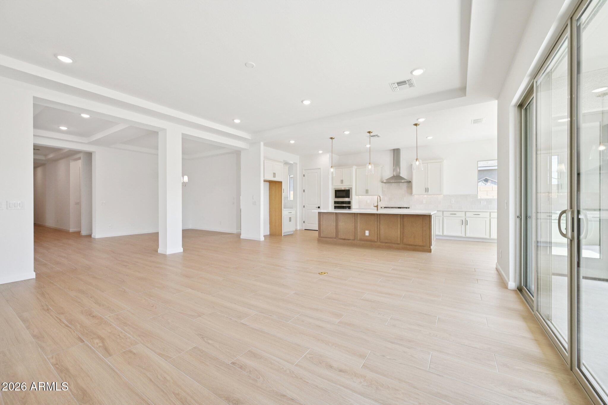 22913 E TWIN ACRES Drive