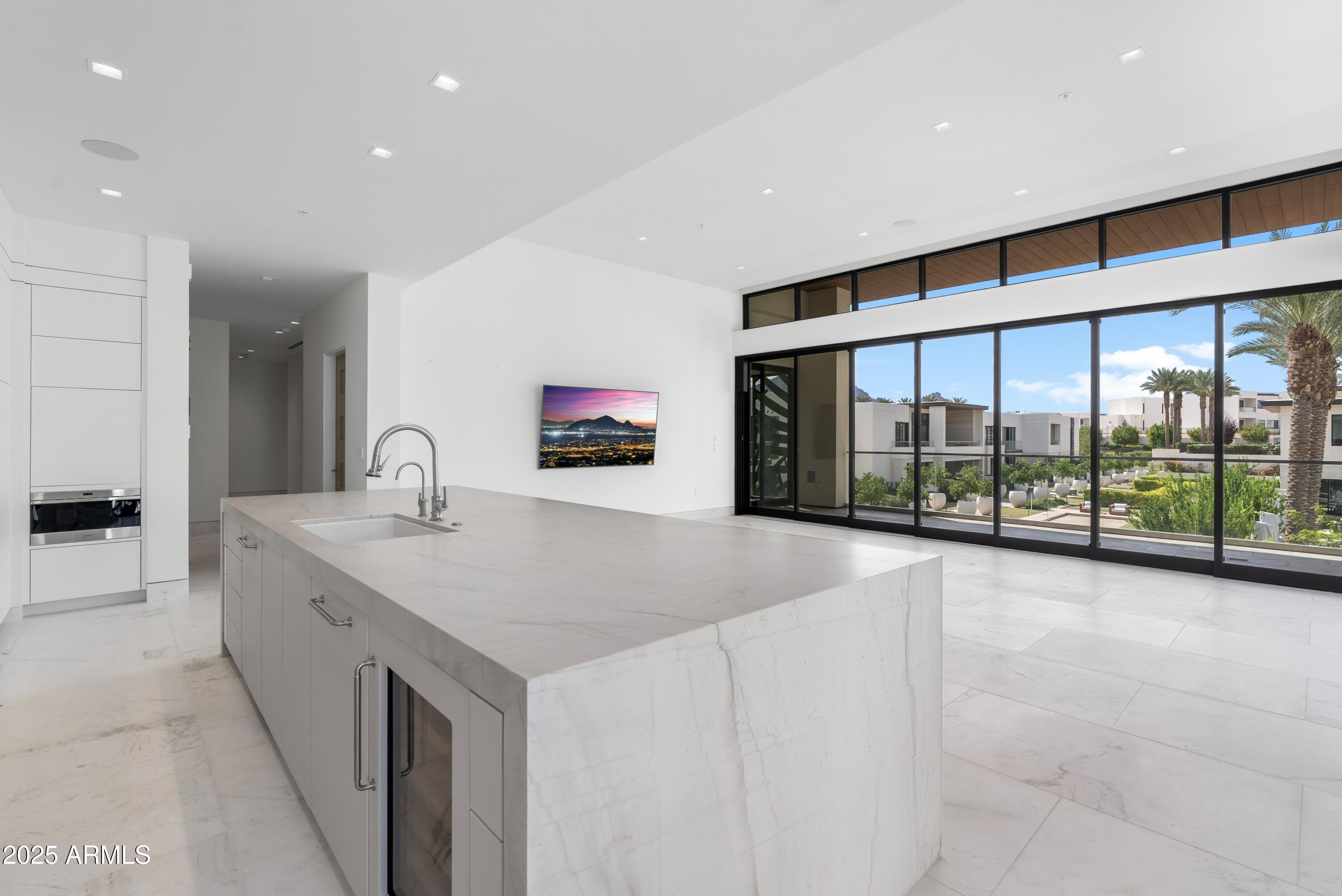 6587 N PALMERAIE Boulevard 2041