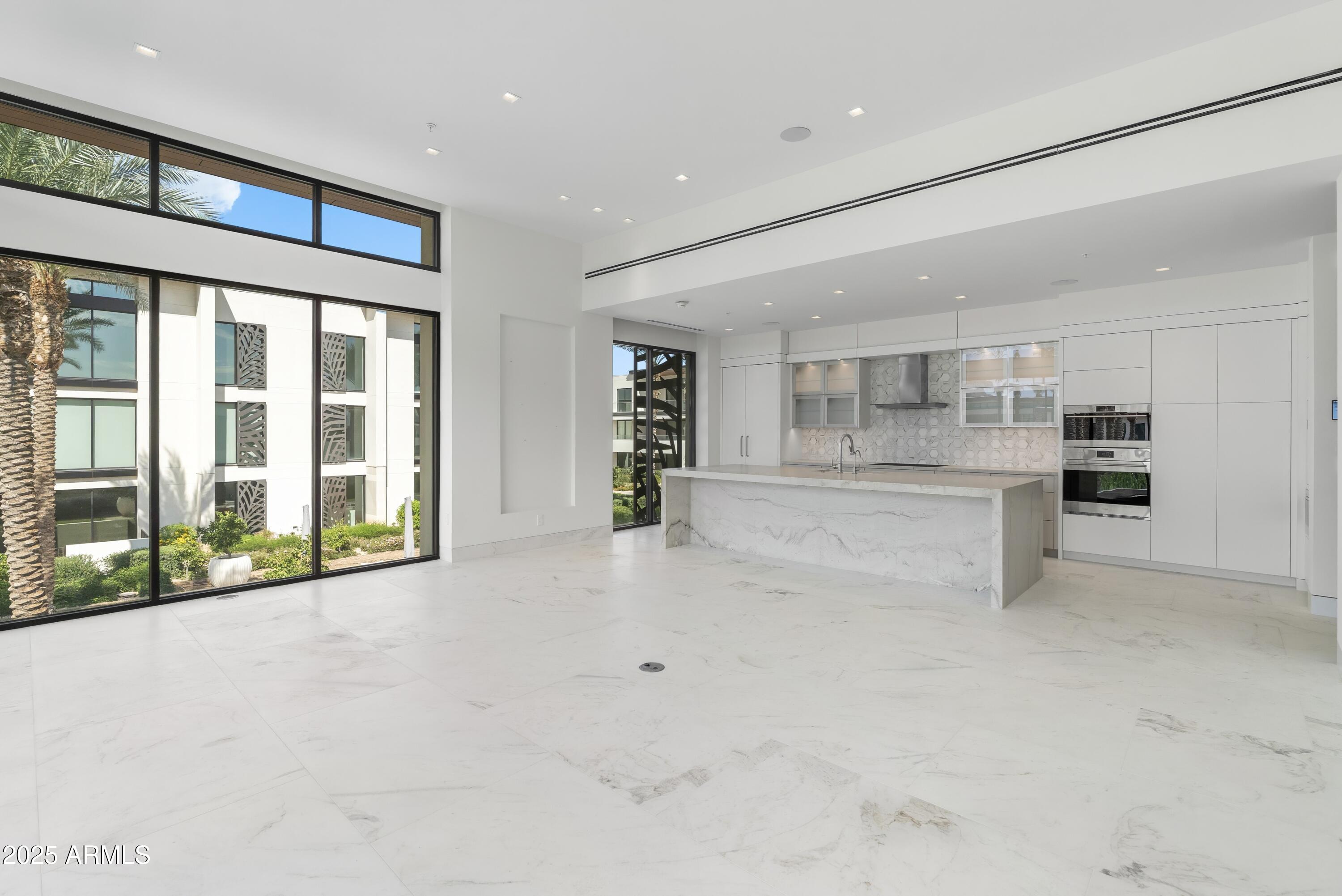 6587 N PALMERAIE Boulevard 2041