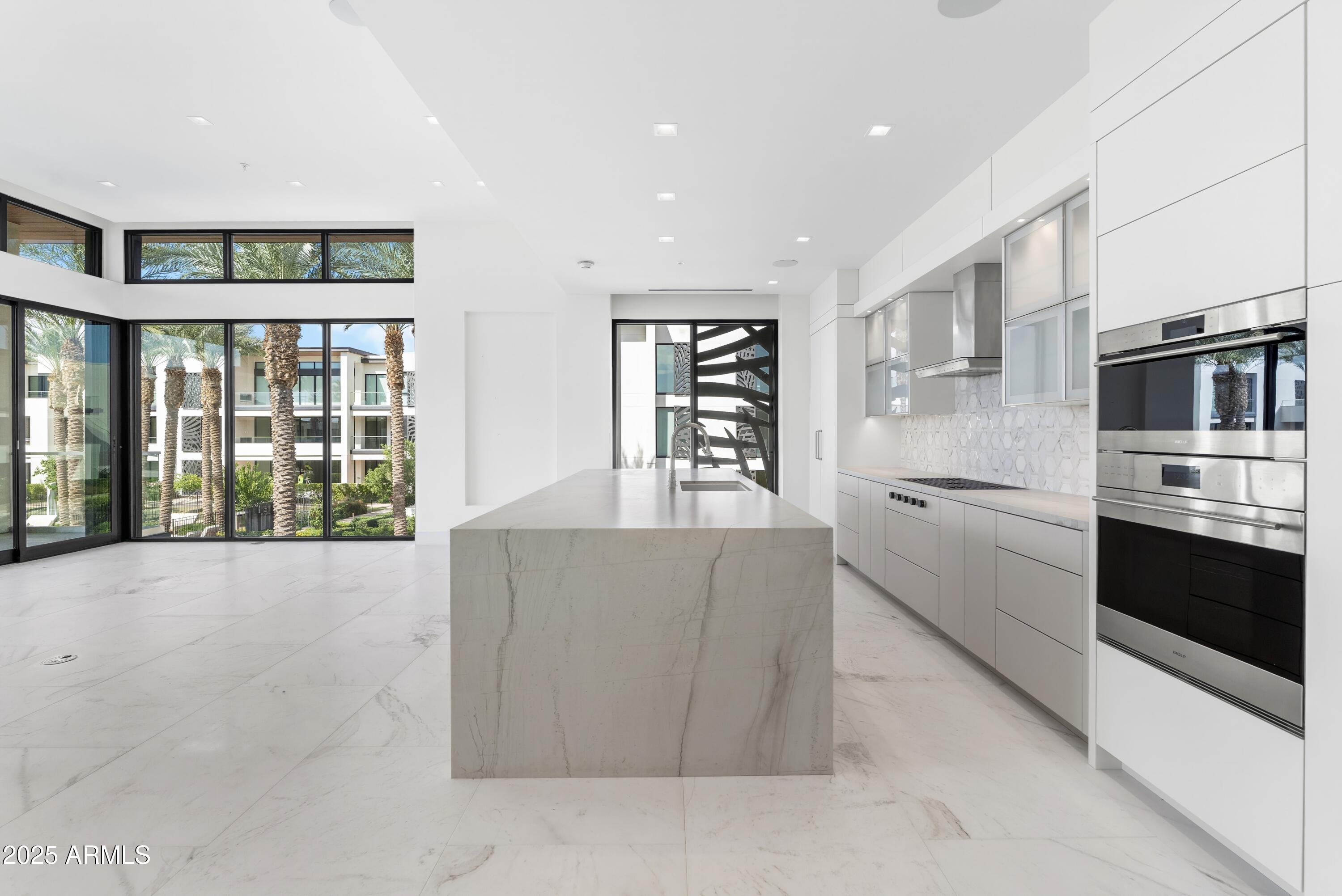 6587 N PALMERAIE Boulevard 2041