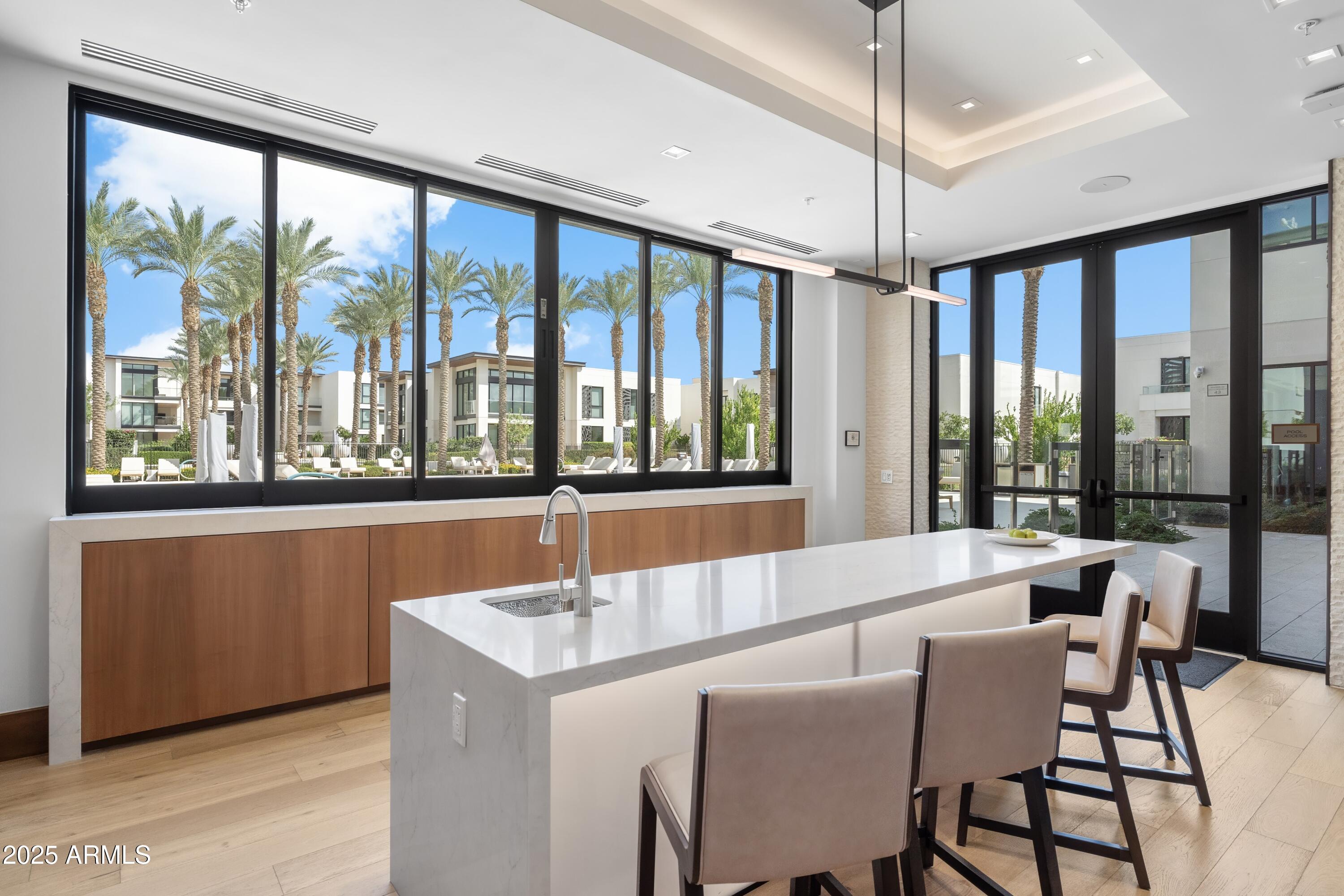 6587 N PALMERAIE Boulevard 2041