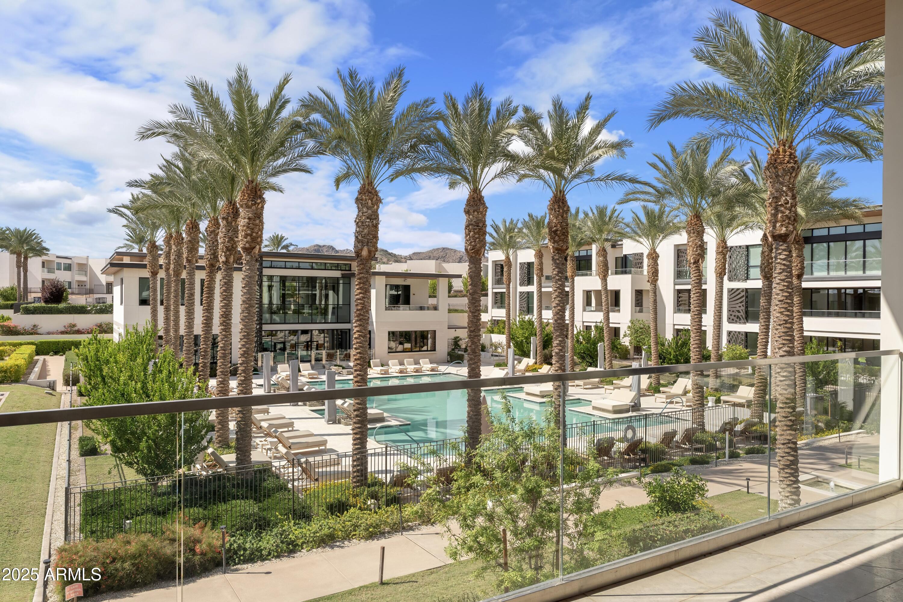 6587 N PALMERAIE Boulevard 2041