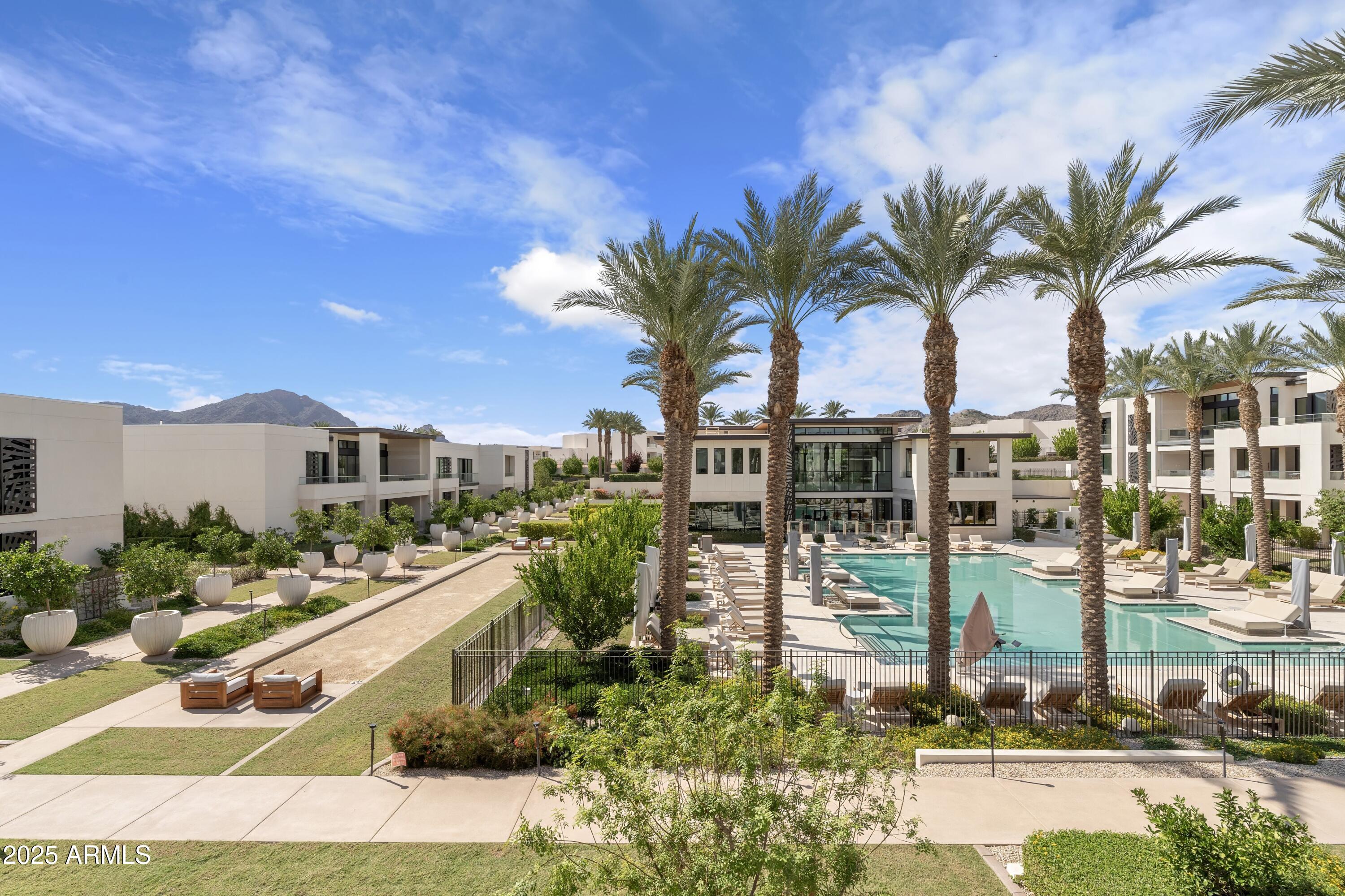 6587 N PALMERAIE Boulevard 2041